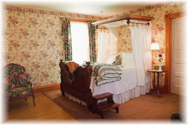 Bed in White Lace Inn