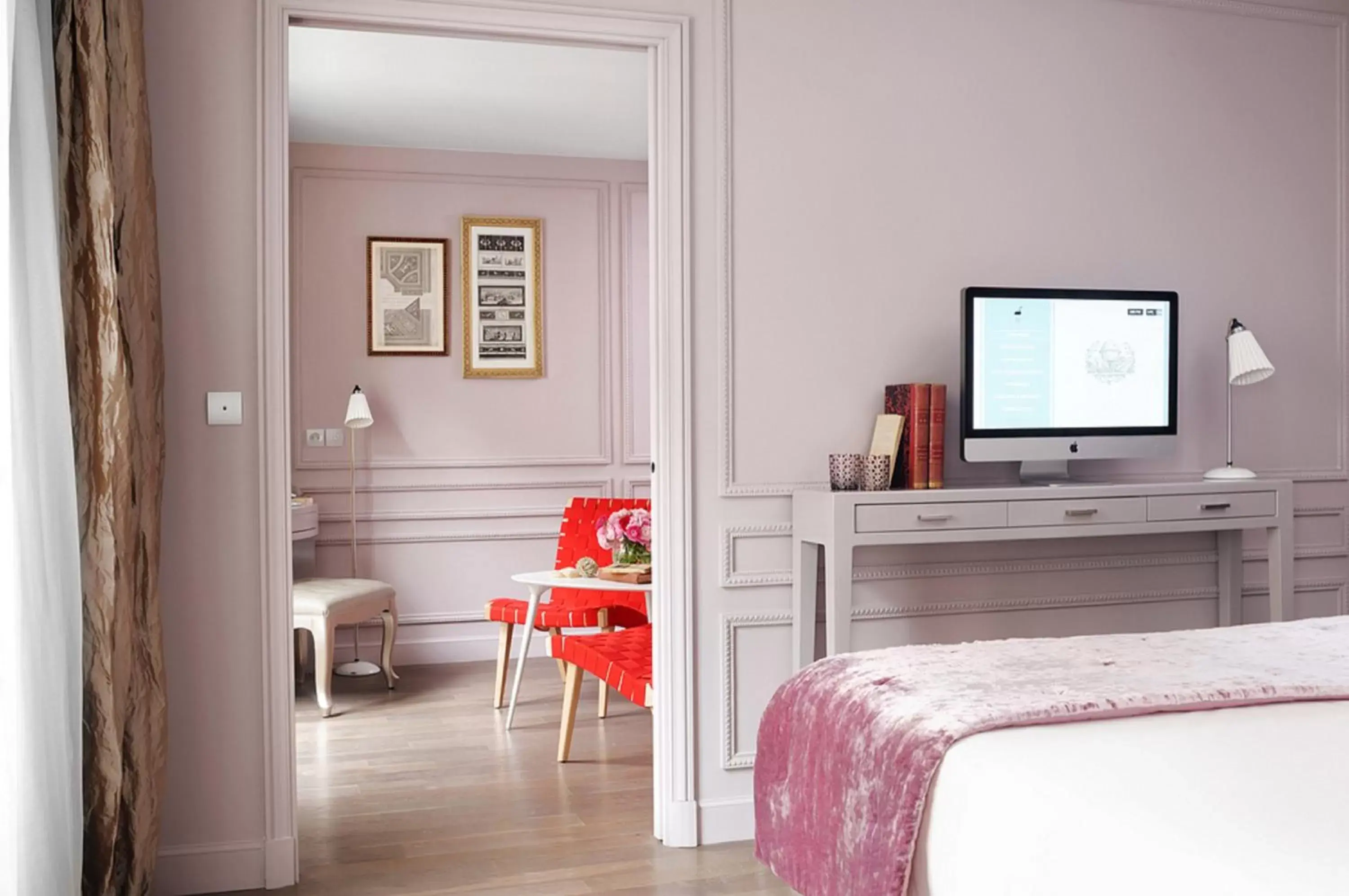 Bedroom, TV/Entertainment Center in Hotel & Spa La Belle Juliette