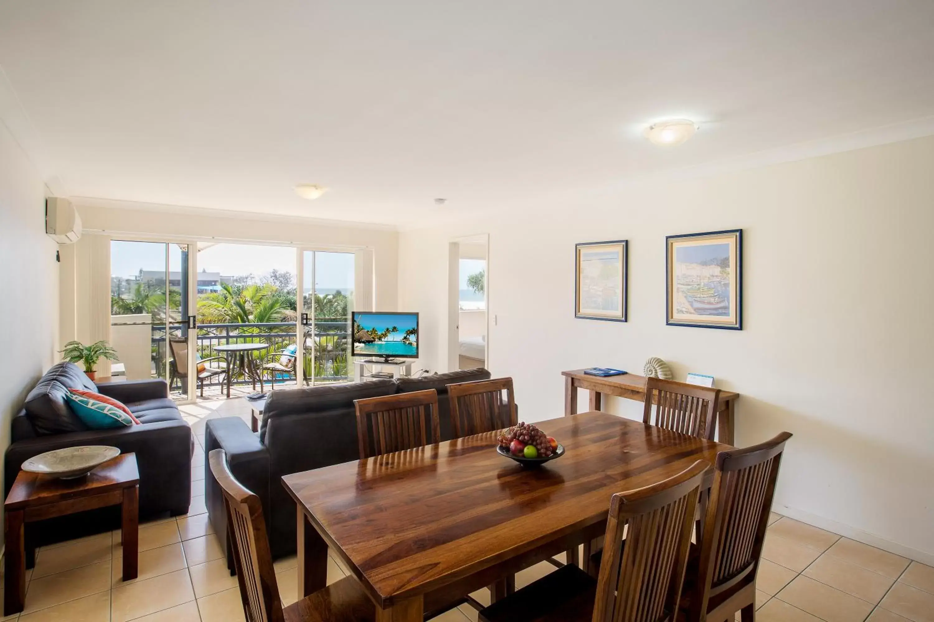 Dining area, Restaurant/Places to Eat in Golden Riviera Absolute Beachfront Resort