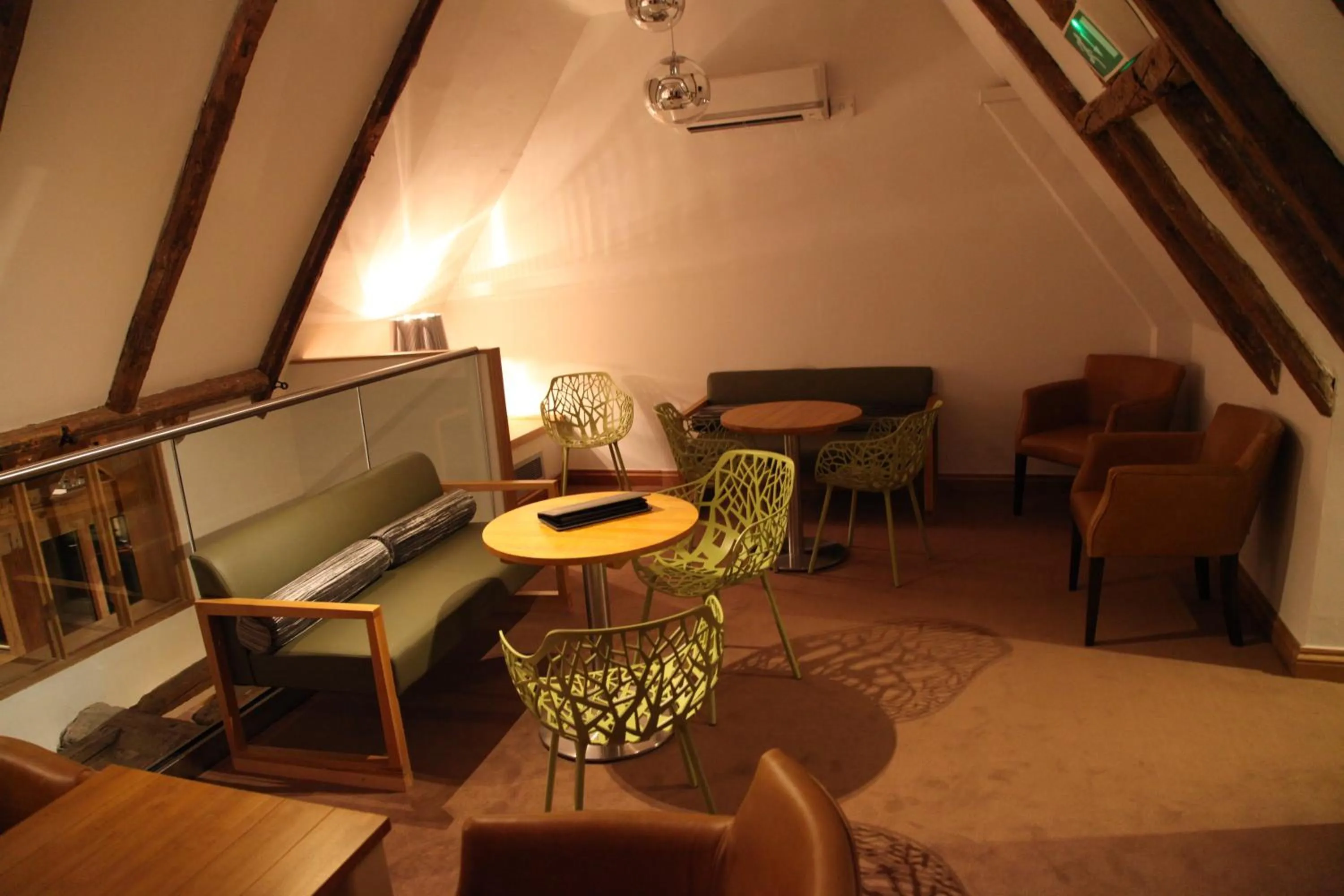 Lounge or bar in Ivy House Country Hotel