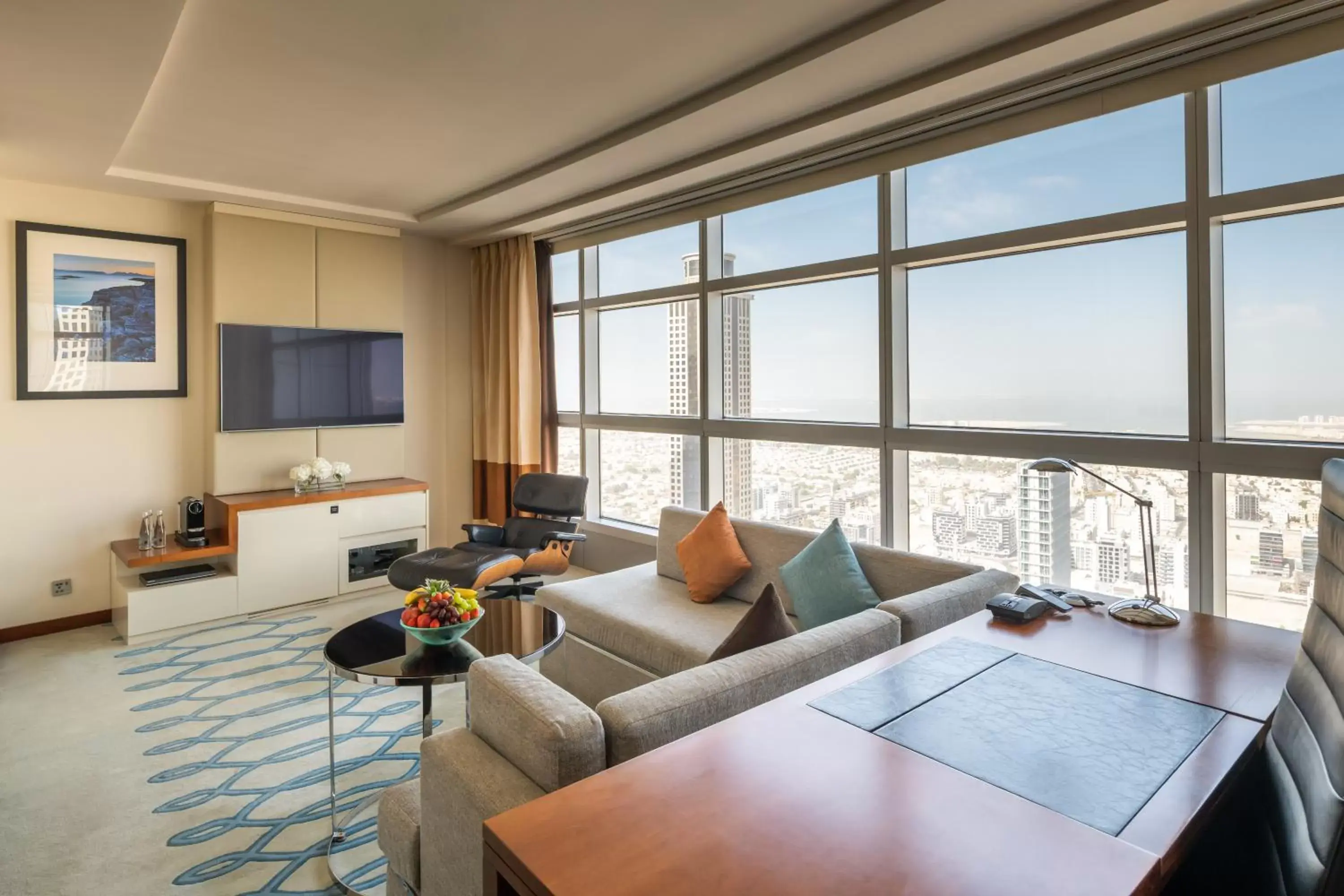 Living room, Seating Area in Jumeirah Emirates Towers