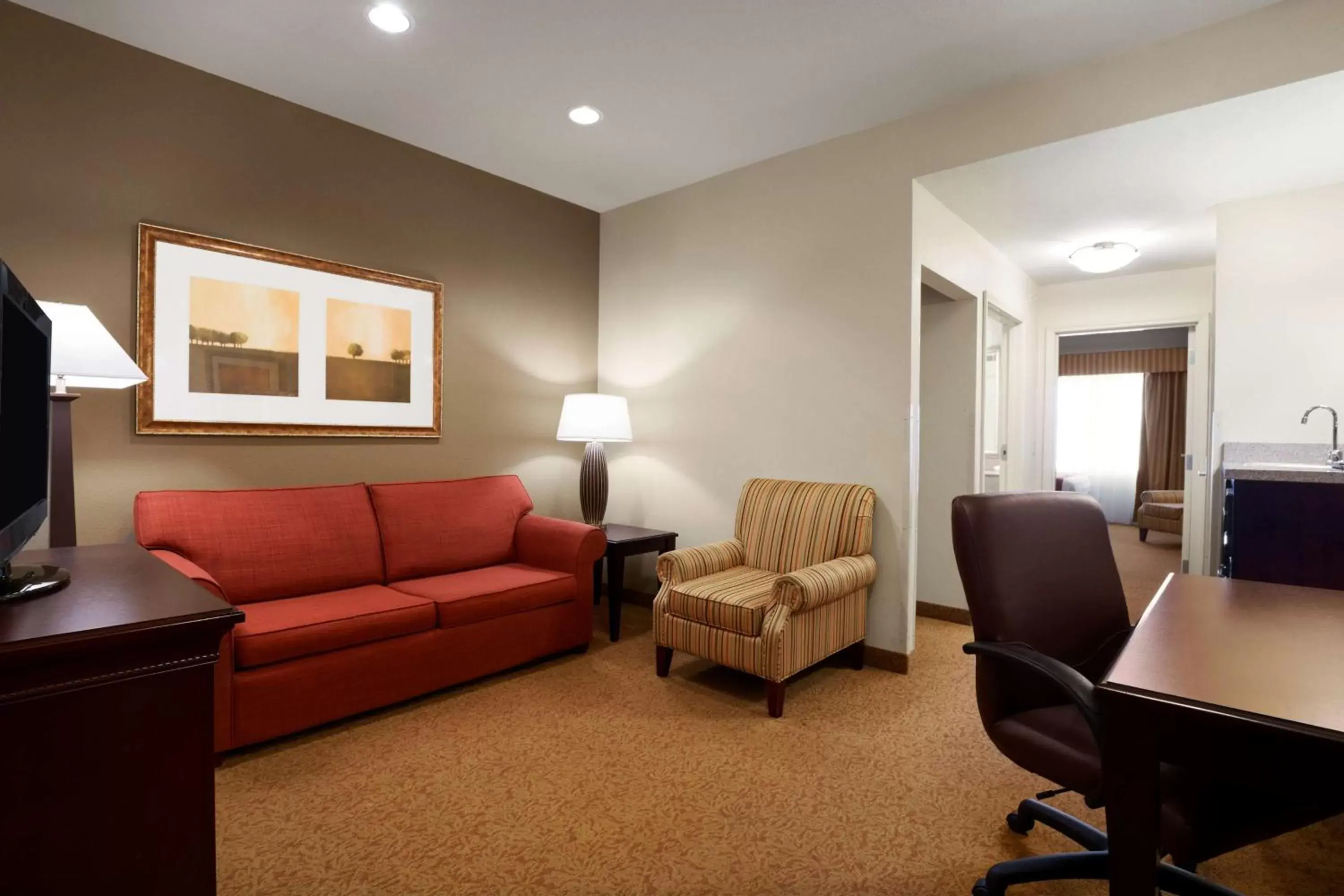 Photo of the whole room, Seating Area in Country Inn & Suites by Radisson, Oklahoma City - Quail Springs, OK