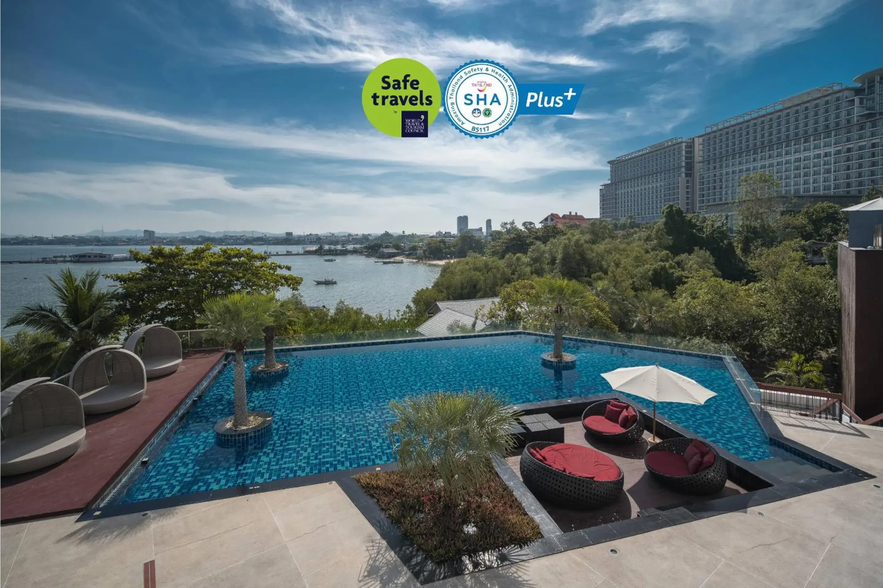 Swimming Pool in Way Hotel Pattaya