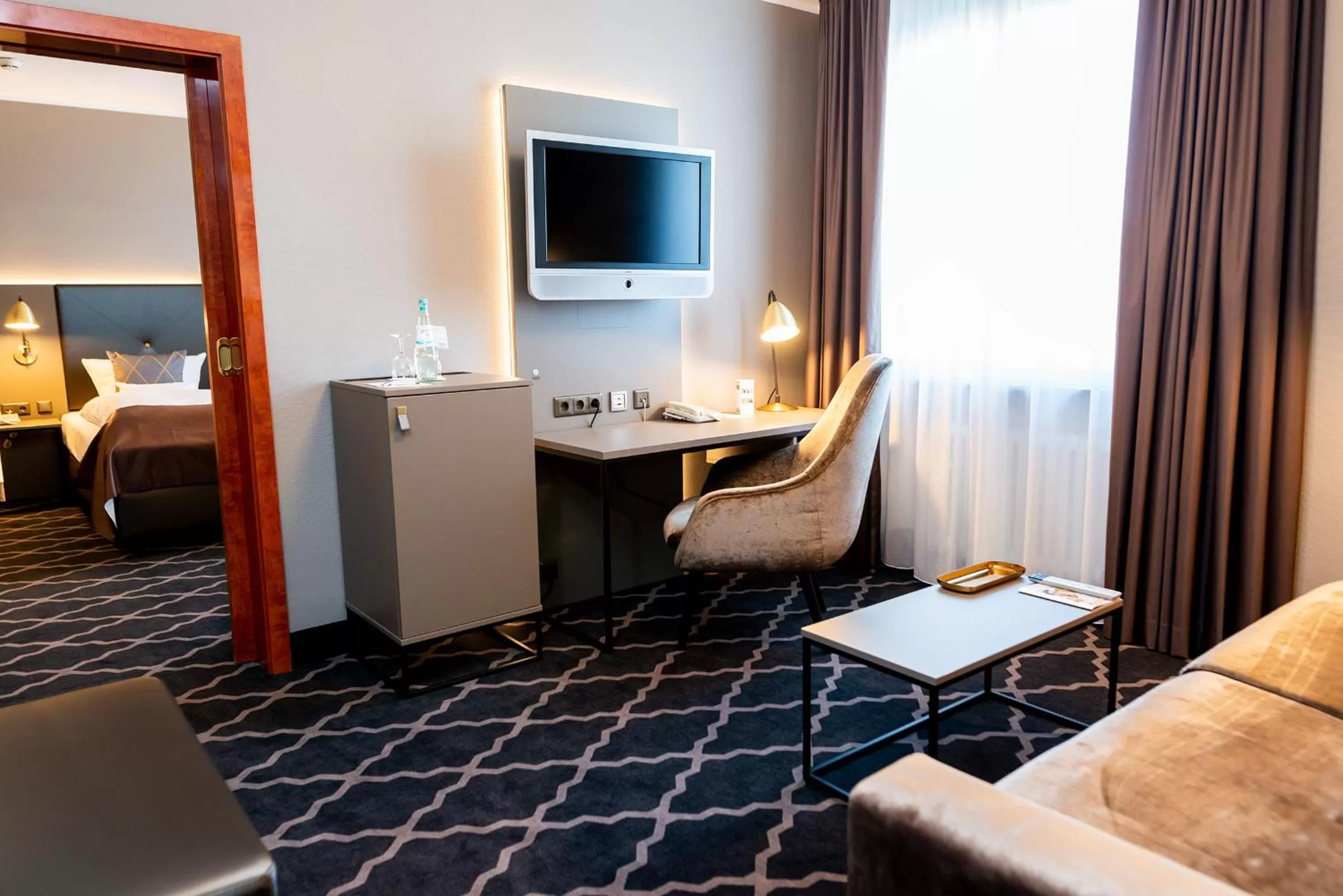 Living room, Bed in Hotel Kaiserhof