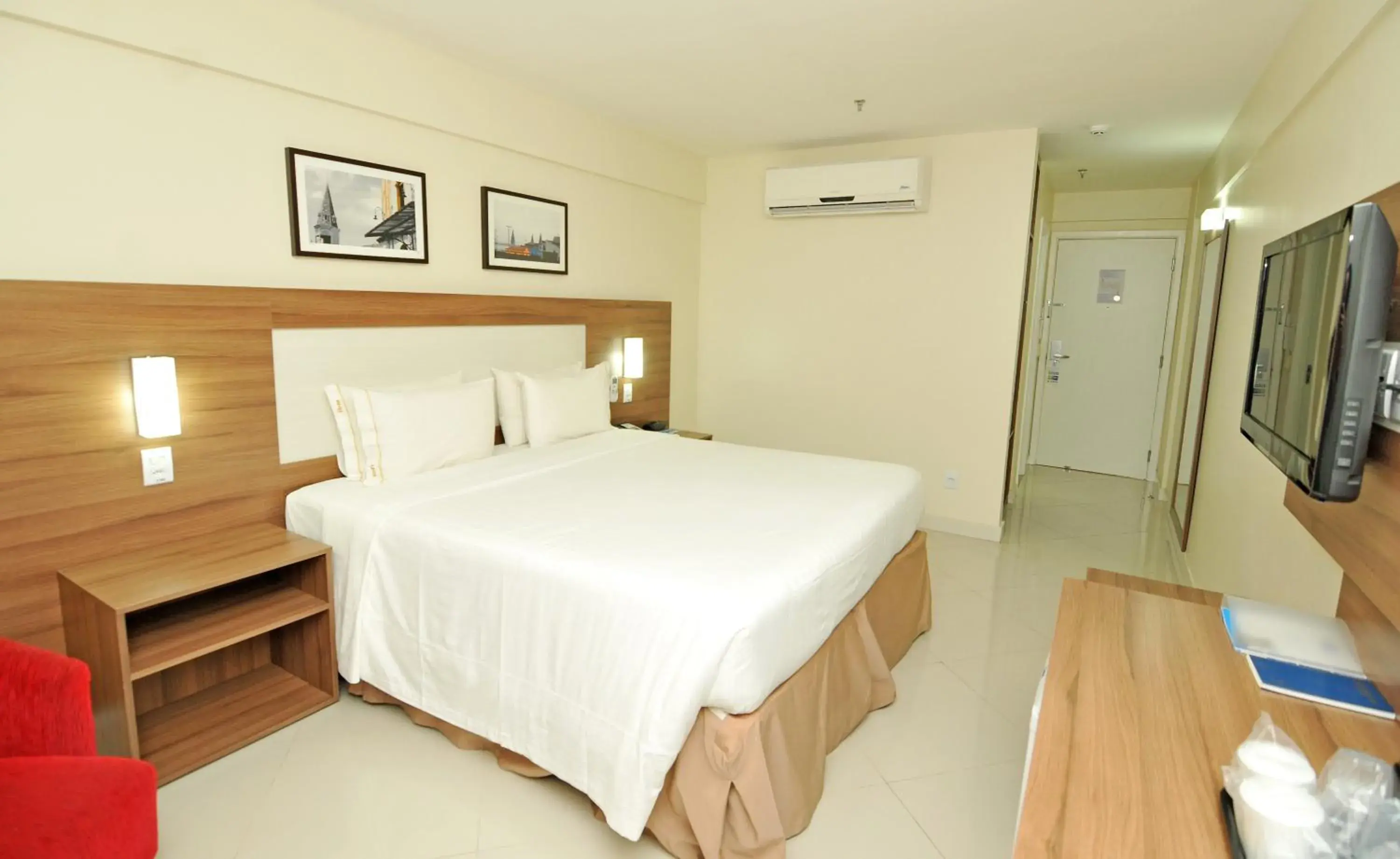 Photo of the whole room, Bed in Holiday Inn Express Belem Ananindeua, an IHG Hotel