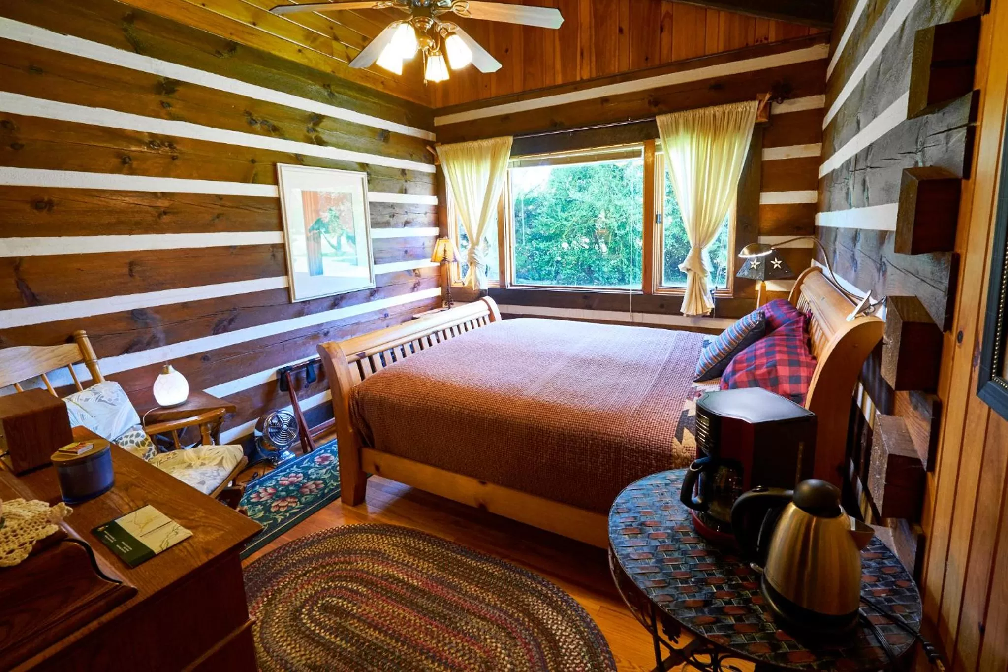 Creekwalk Inn Bed and Breakfast with Cabins