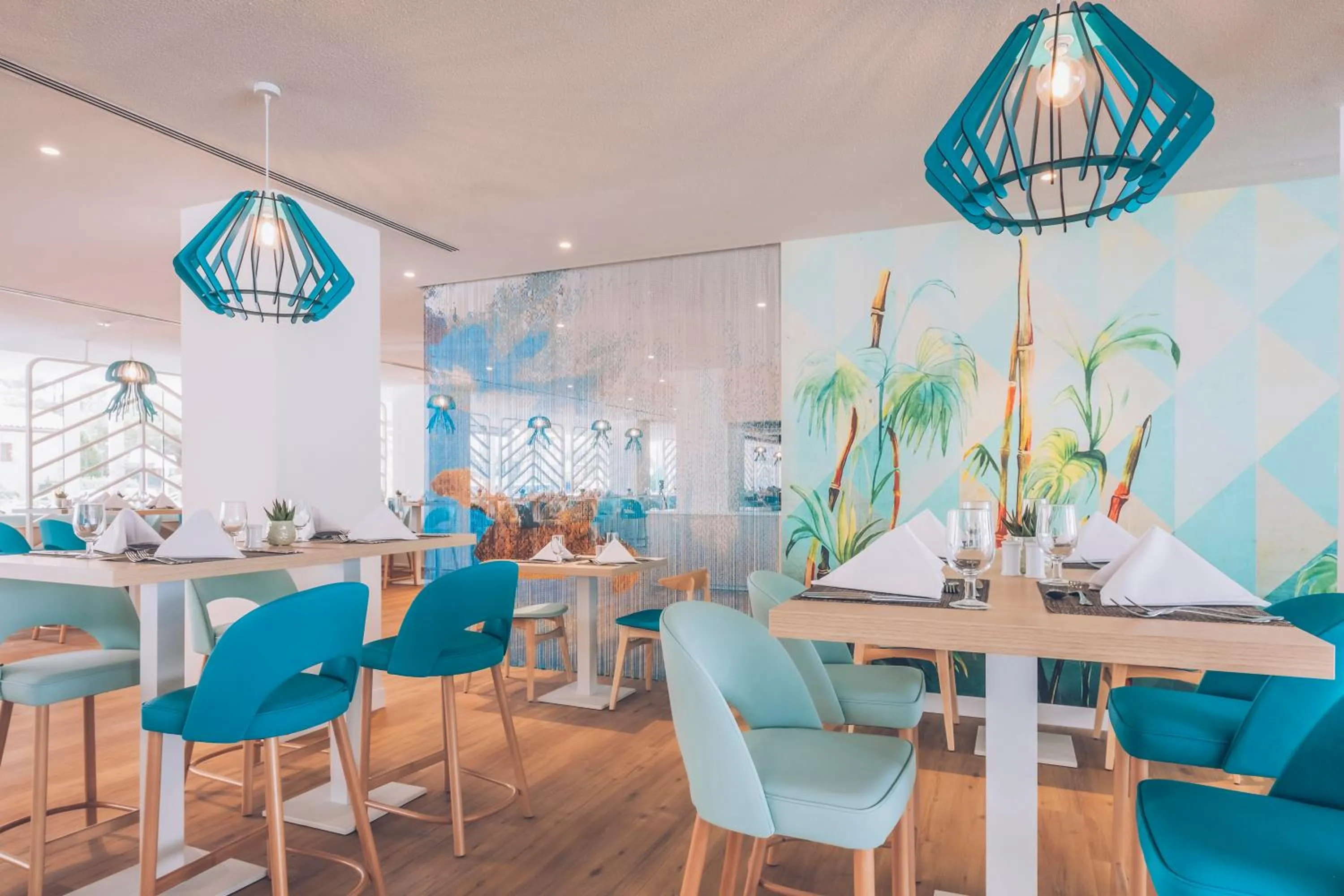 Restaurant/places to eat in Iberostar Waves Alcudia Park