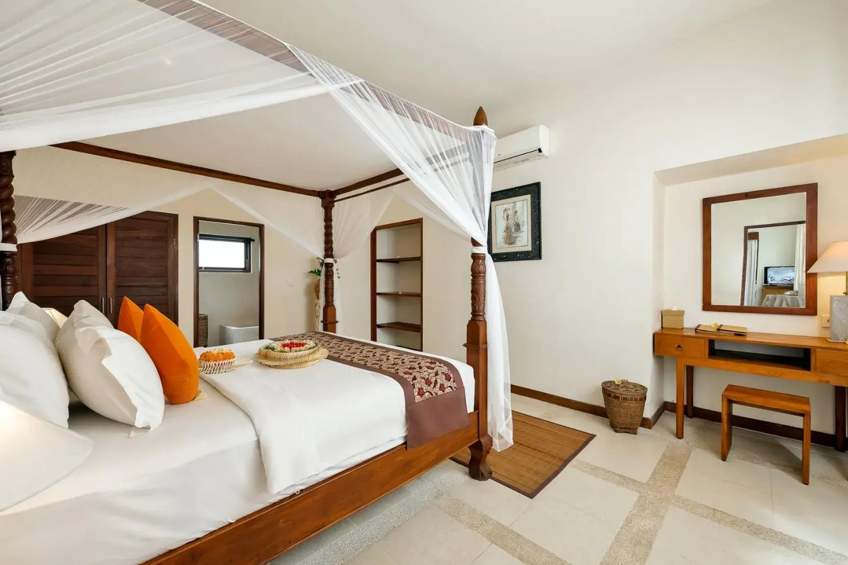 Photo of the whole room, Bed in D'Legon Luxury Villas