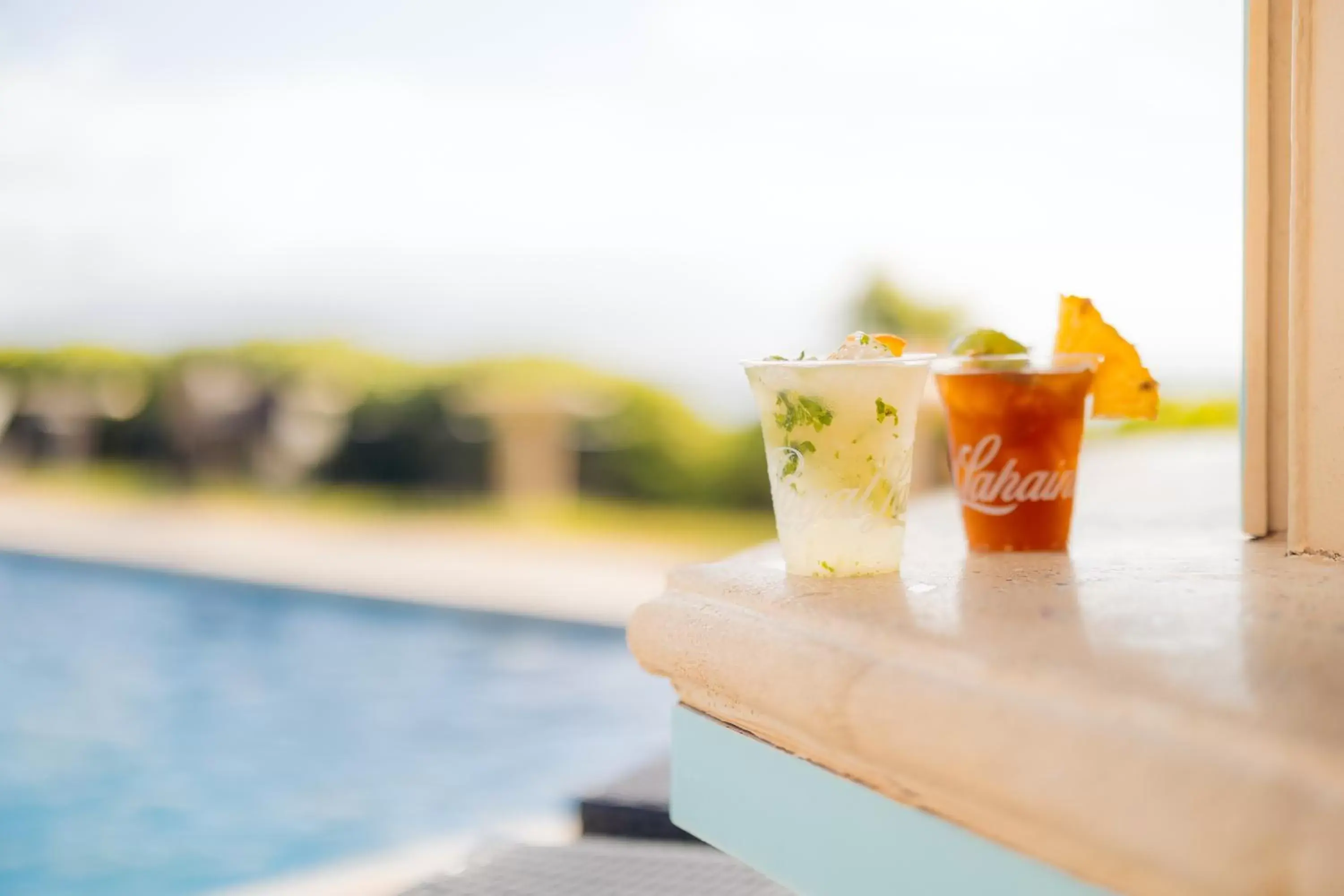 Lounge or bar, Swimming Pool in Royal Lahaina Resort & Bungalows