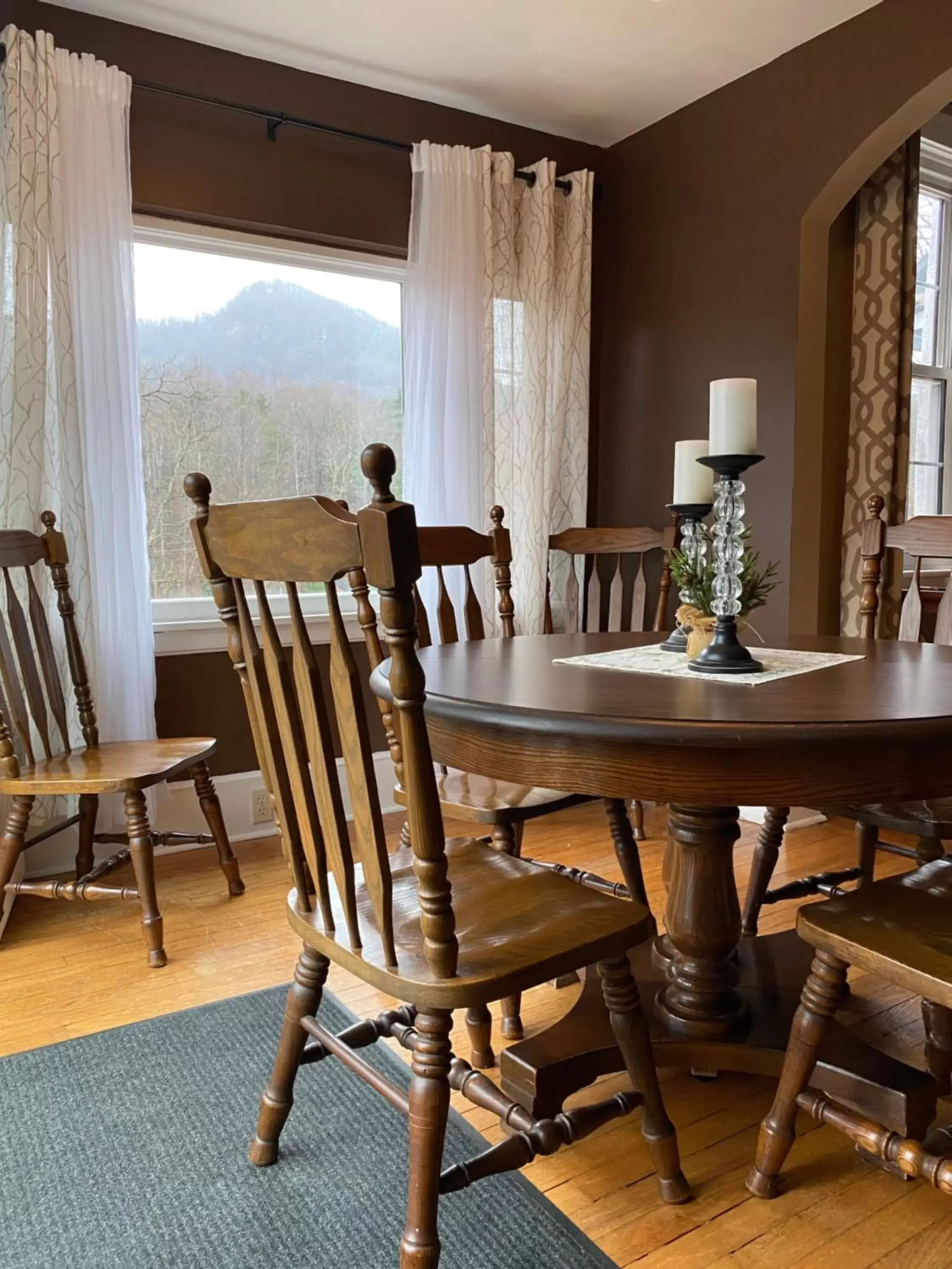 Mountain view, Dining Area in Grafton Lodge