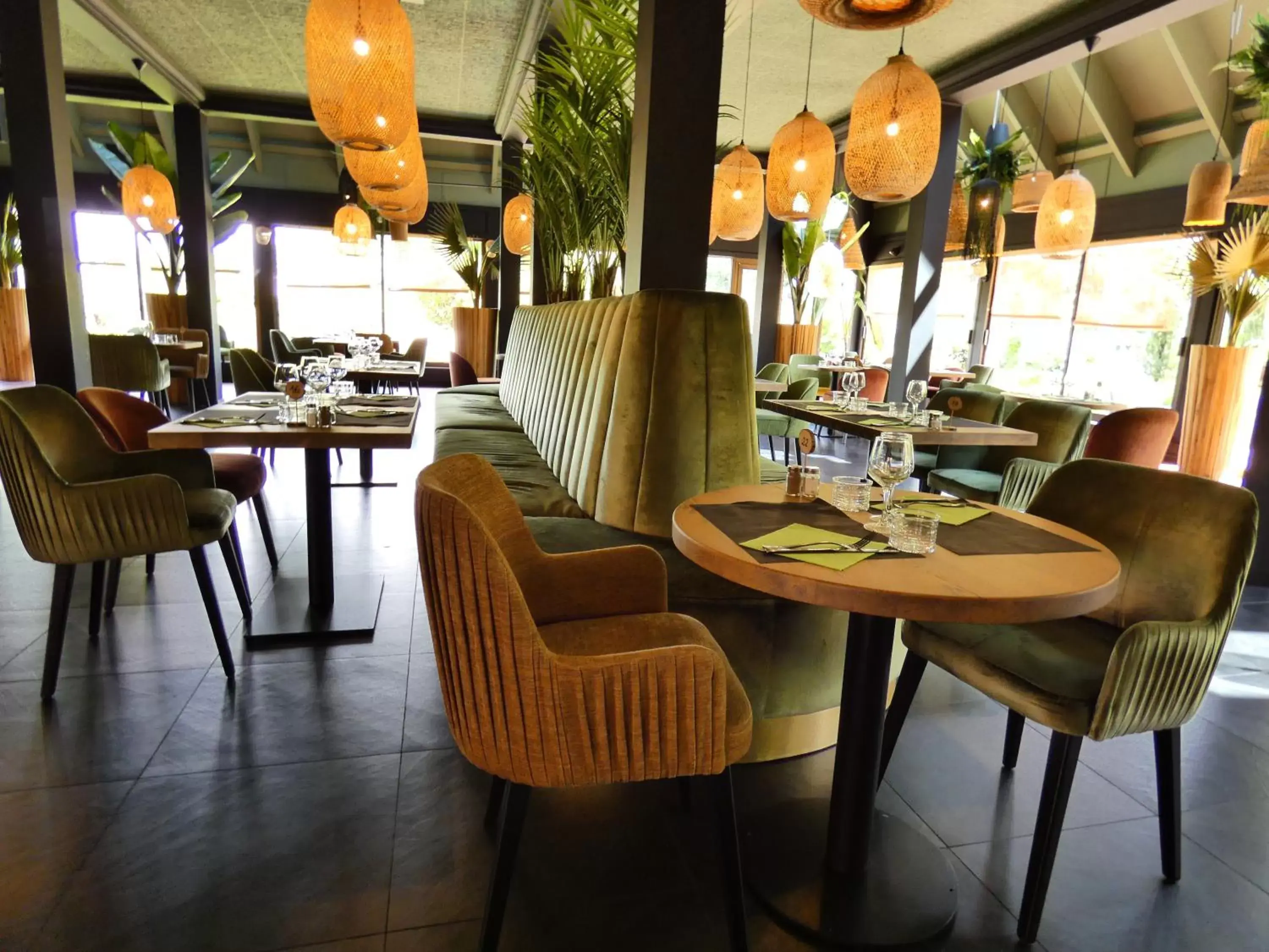 Restaurant/Places to Eat in Logis Hotel Restaurant Black and Green Limoges Sud