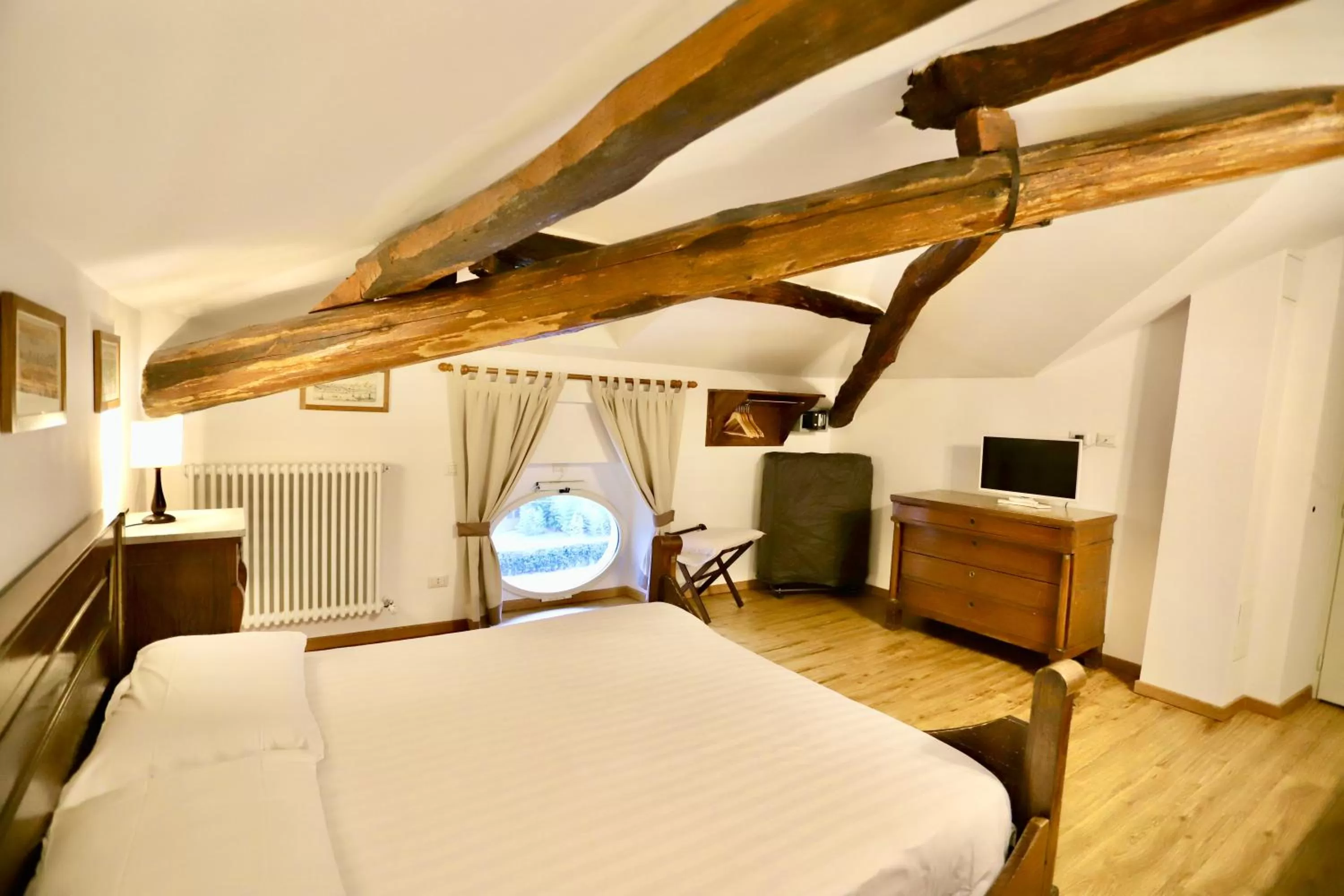 Bedroom, Bed in La Villa del Lago