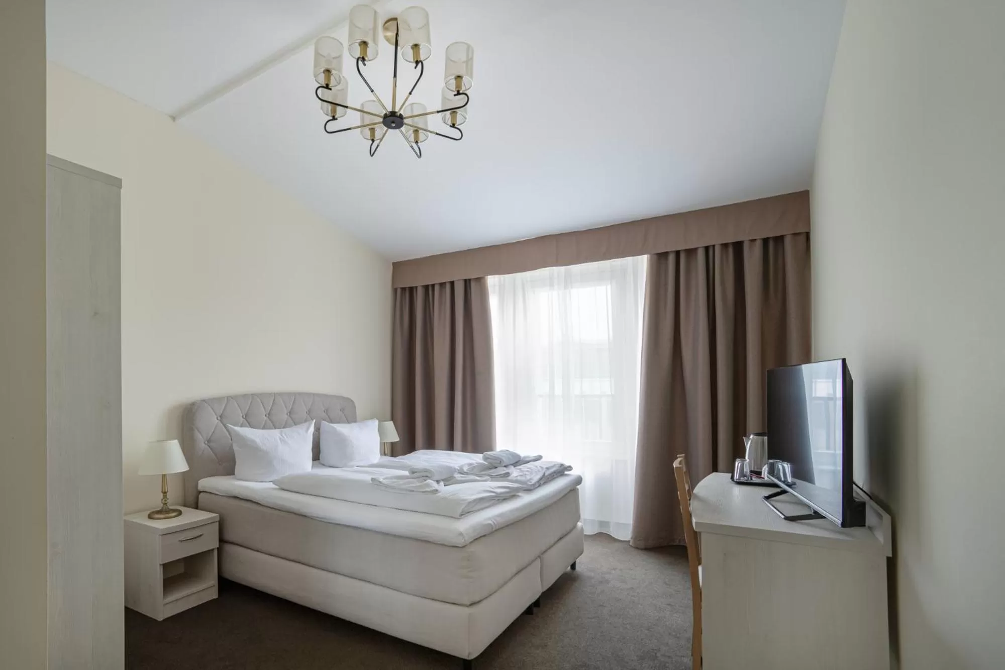 Photo of the whole room, Bed in Upper Room Hotel Kurfürstendamm