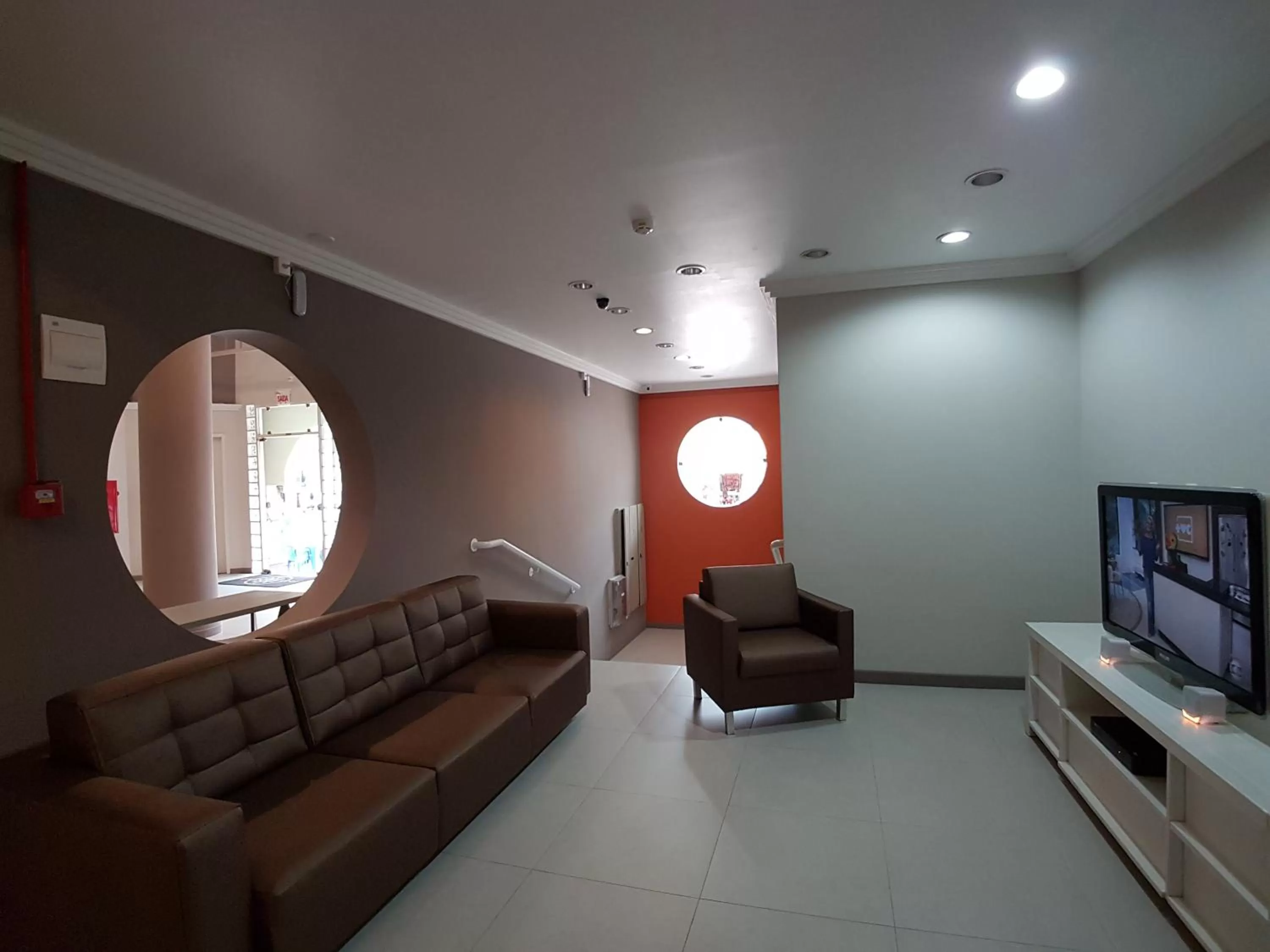 Communal lounge/ TV room in Hotel Nelo