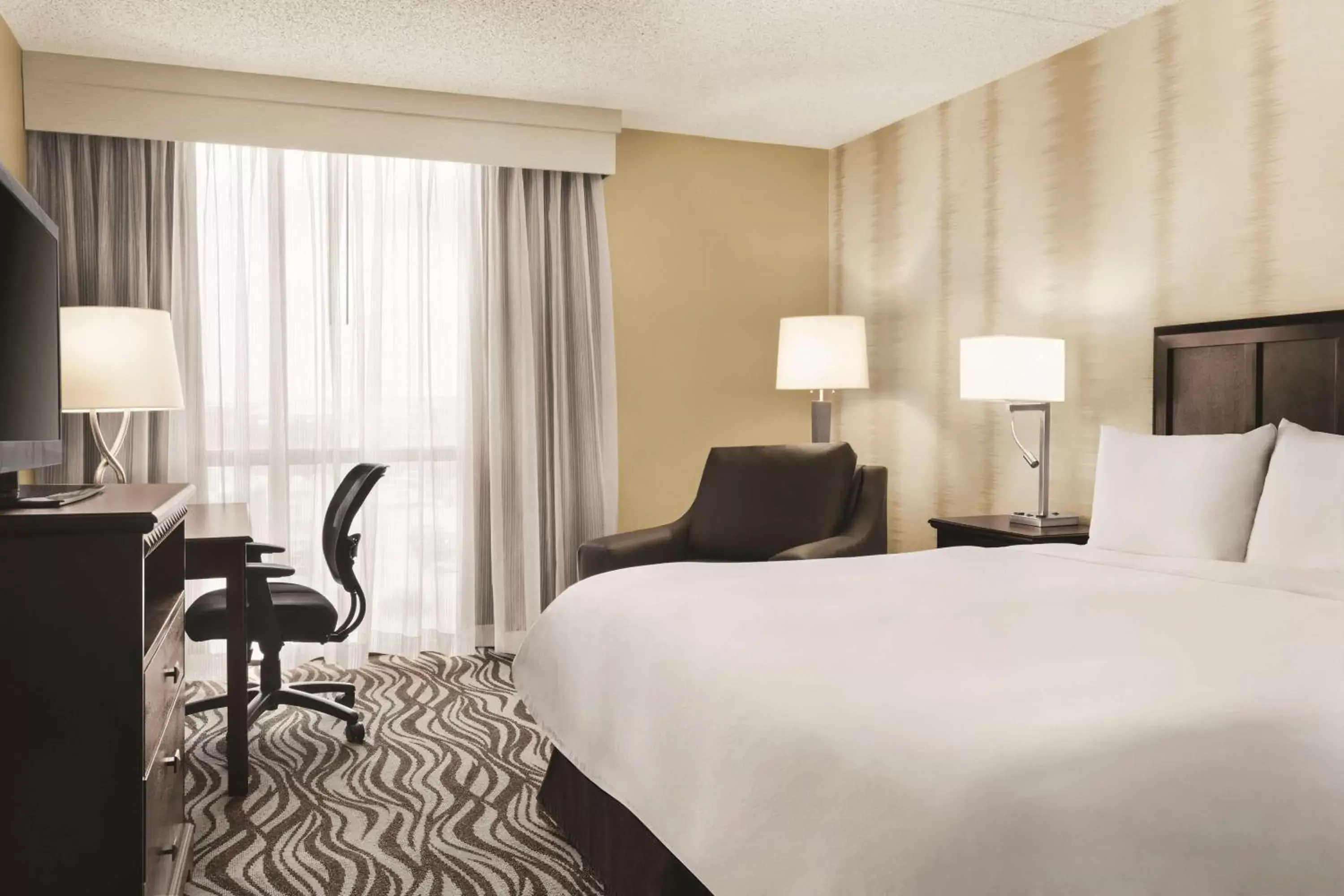 Photo of the whole room, Bed in Radisson Hotel North Fort Worth Fossil Creek