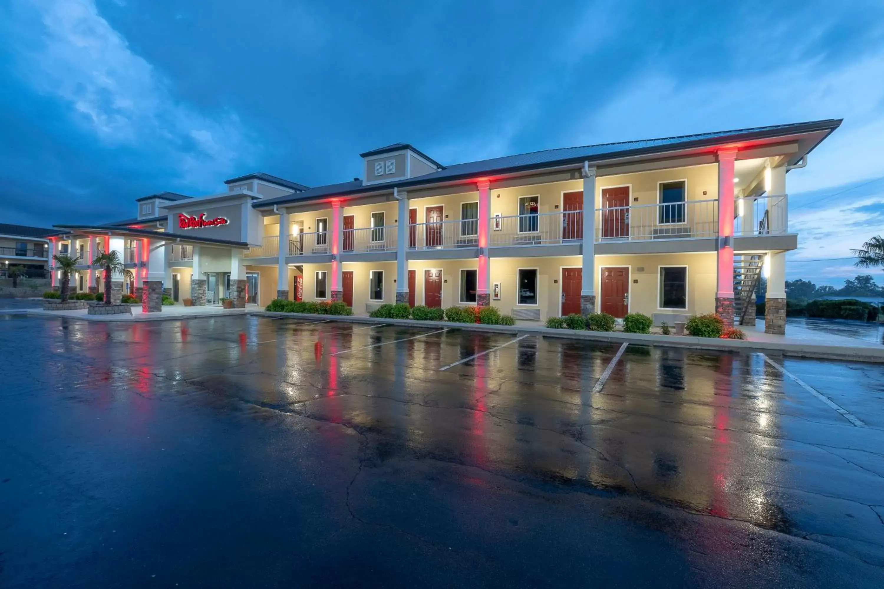 Facade/entrance, Property Building in Red Roof Inn & Suites Calhoun