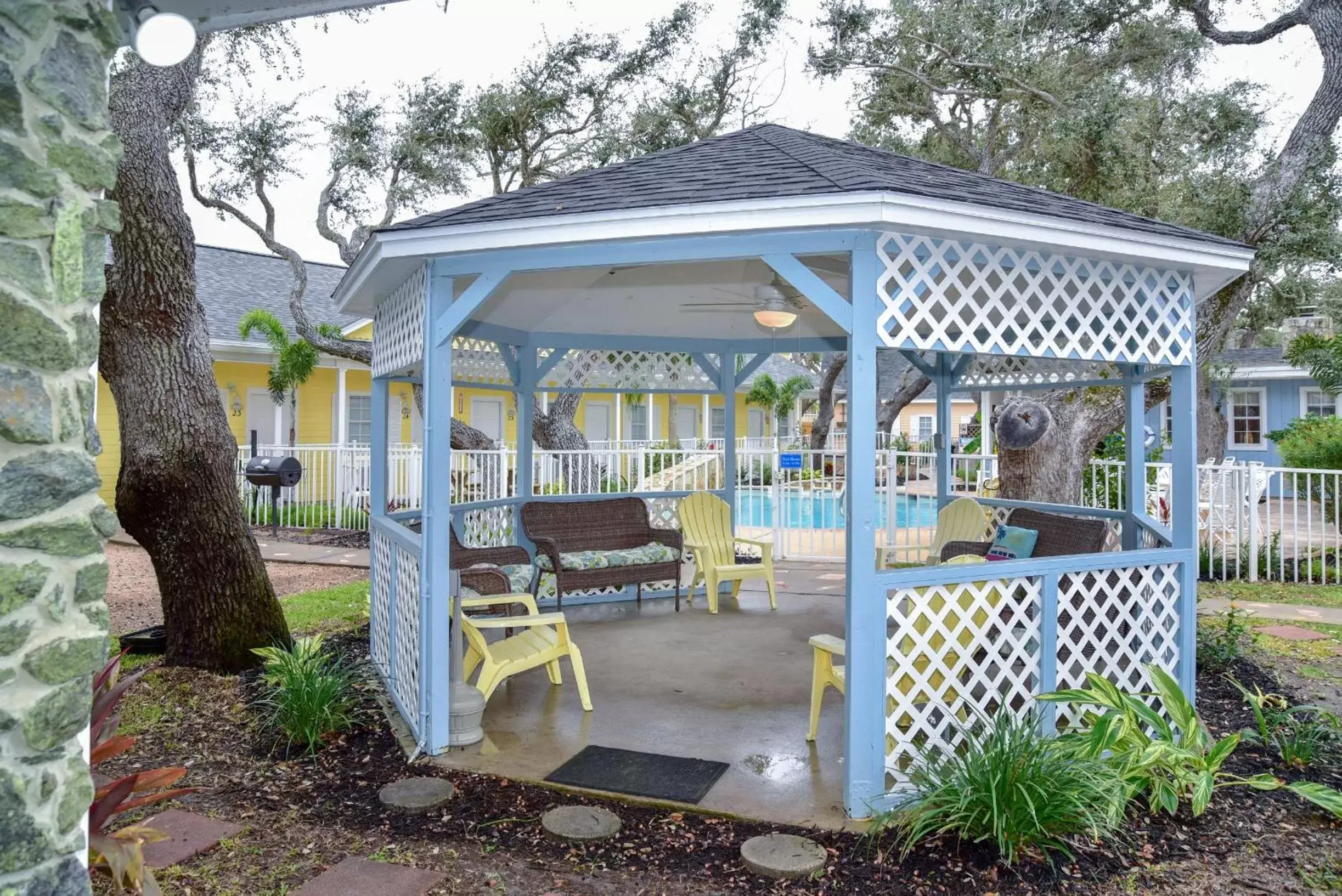 BBQ facilities in D&R Pelican Bay Resort