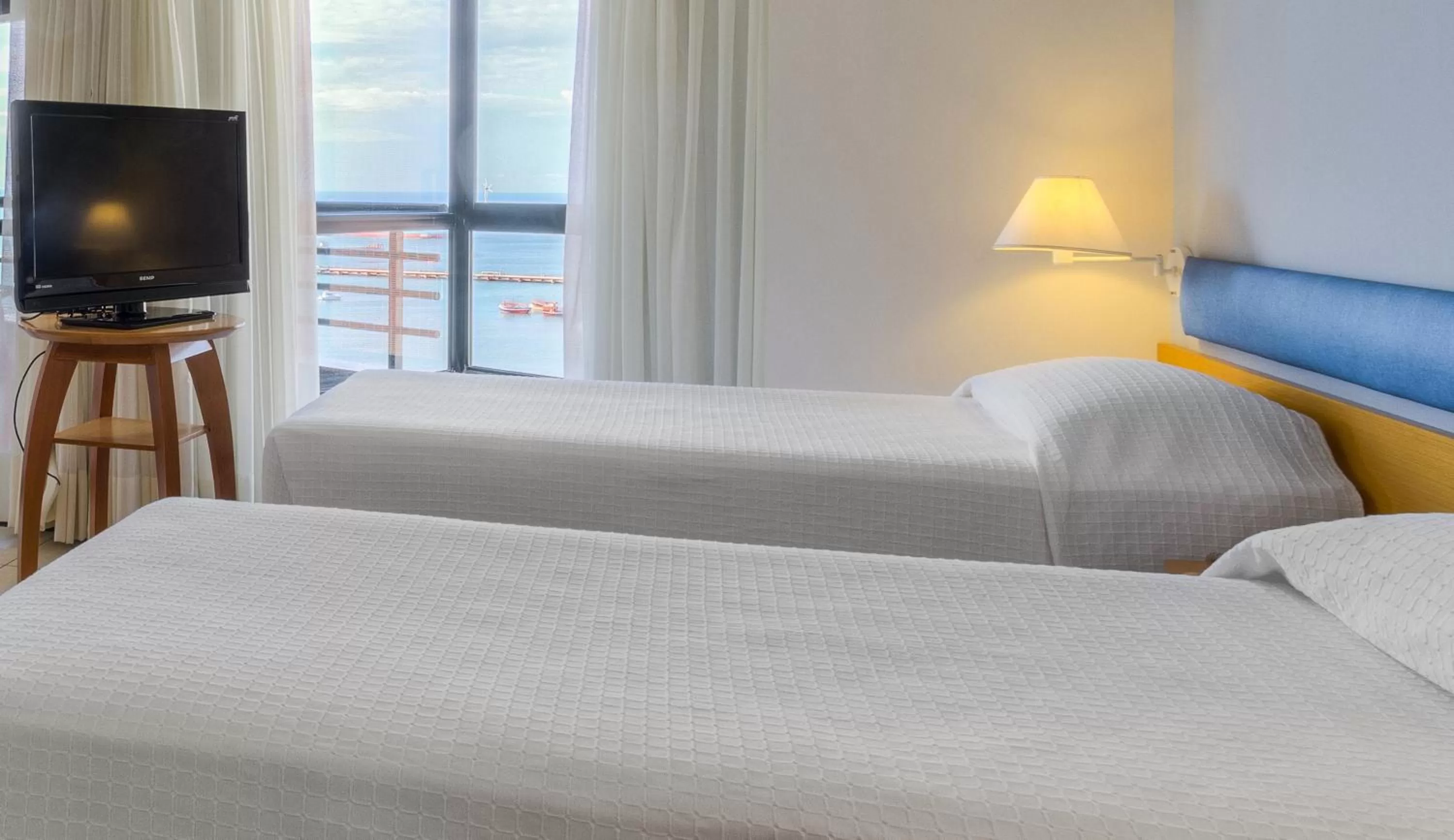 Bed in Iate Plaza Hotel