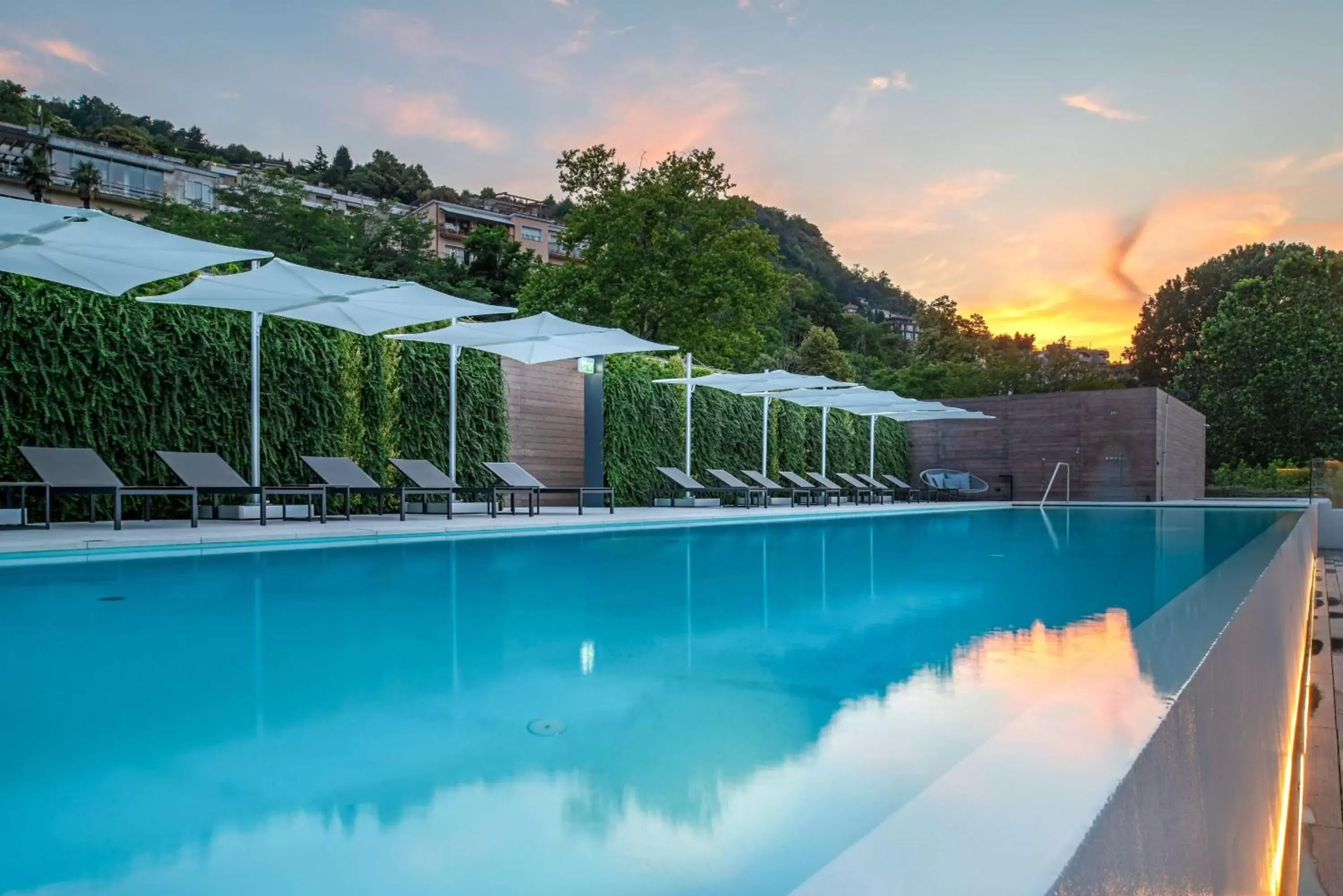 Swimming Pool in Hilton Lake Como