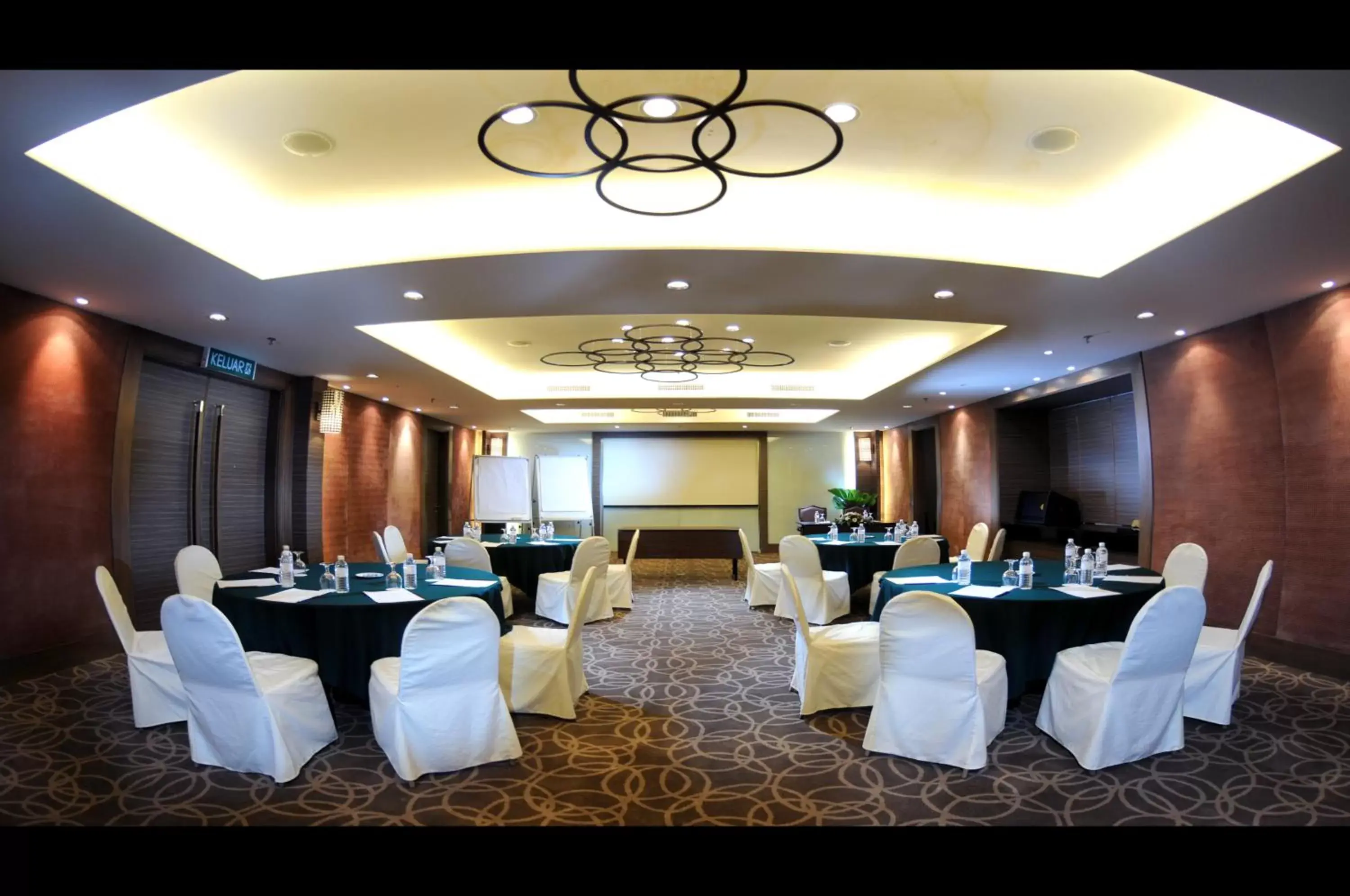 Business facilities in Grand Margherita Hotel