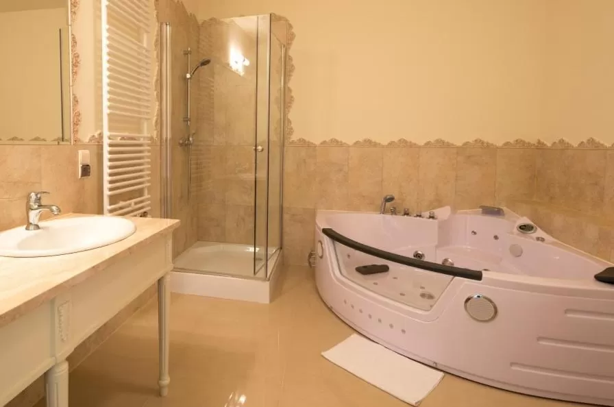 Bathroom in Hotel SPA Akacjowy Dwór