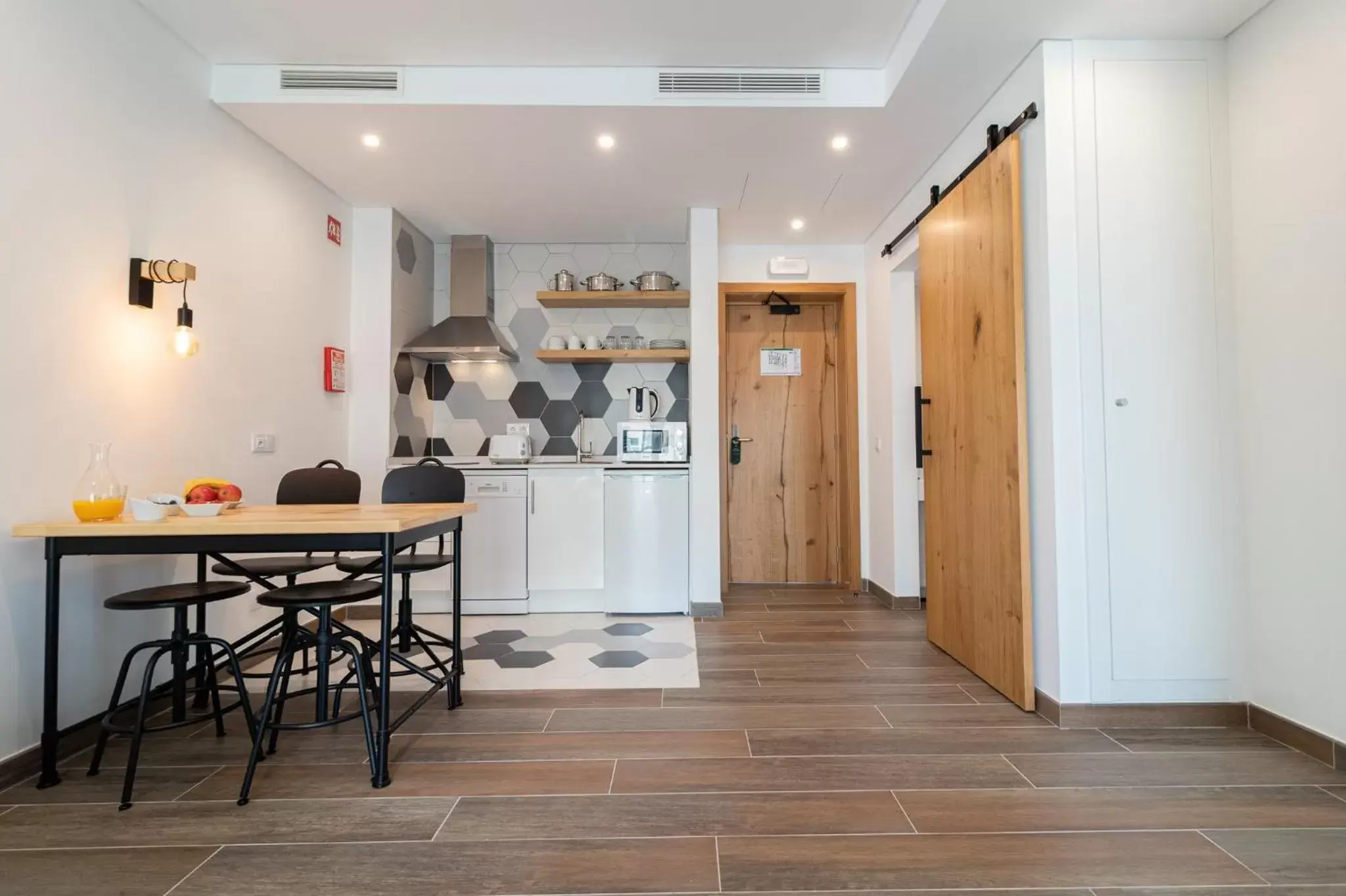 Kitchen or kitchenette in Roots Hotel