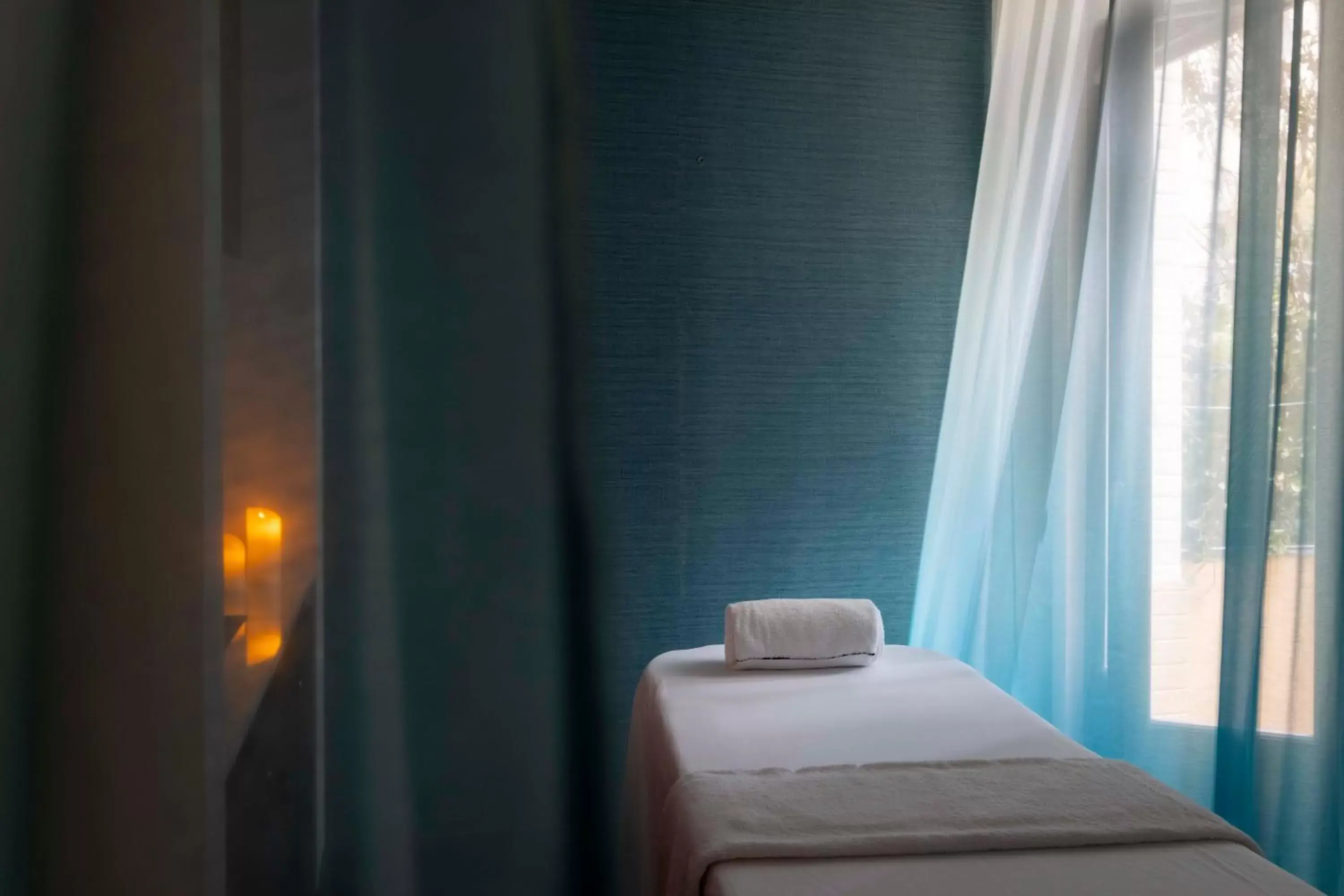 Massage, Bed in Victoria Palace Hotel Massage, Bed in Victoria Palace Hotel