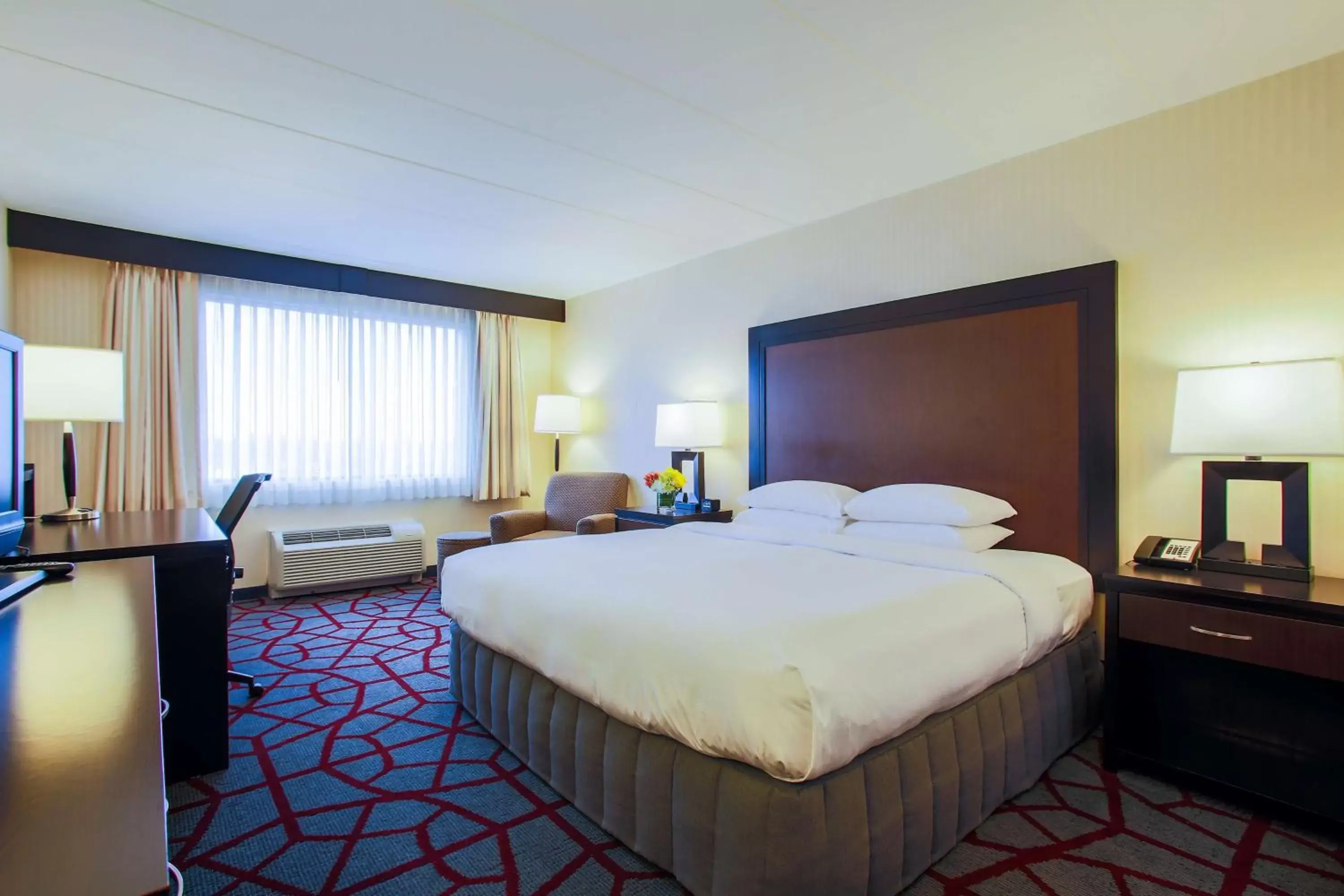 Bedroom, Bed in DoubleTree by Hilton Chicago/Alsip