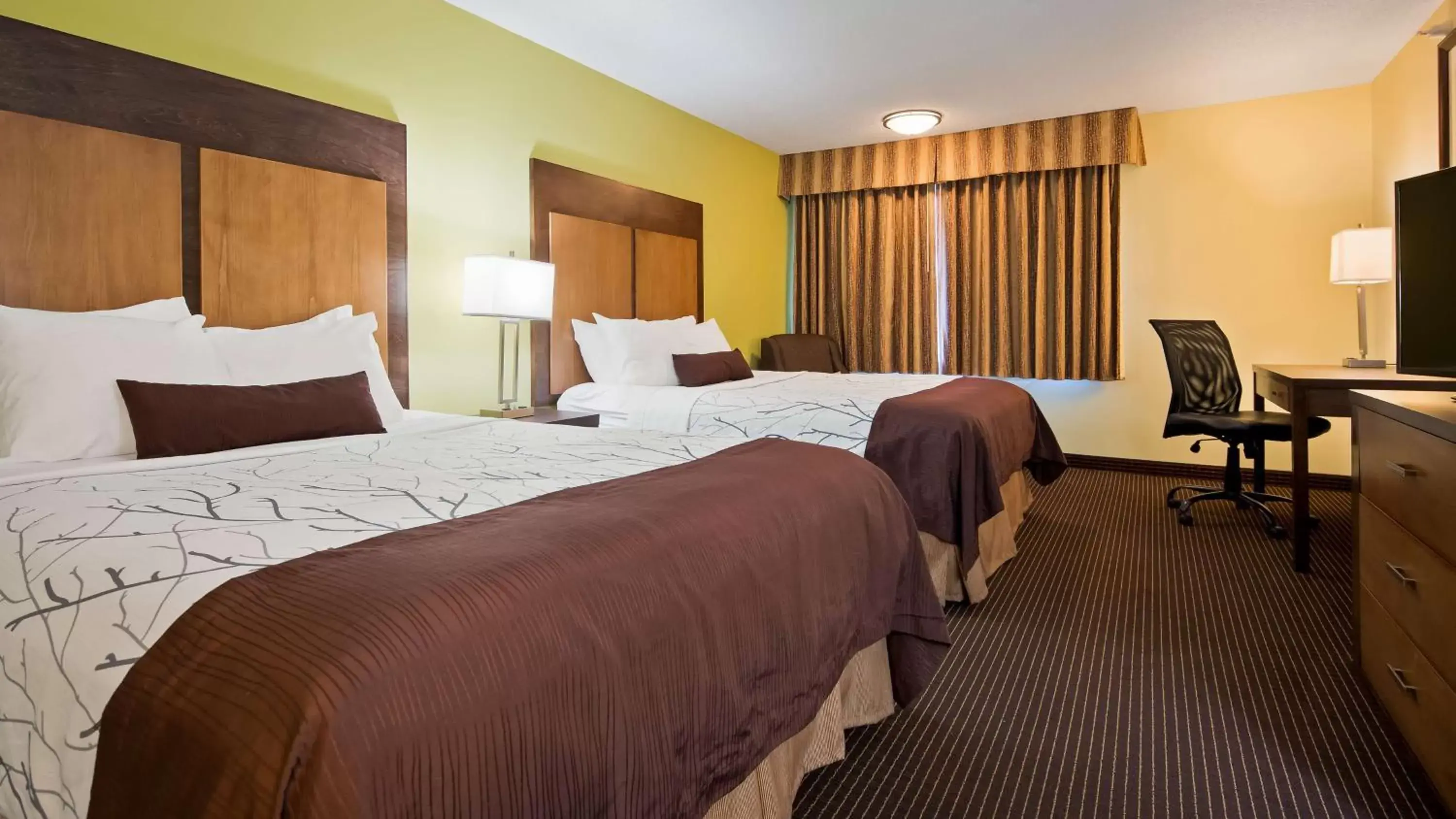 Bedroom, Bed in Best Western Plus Holland Inn & Suites