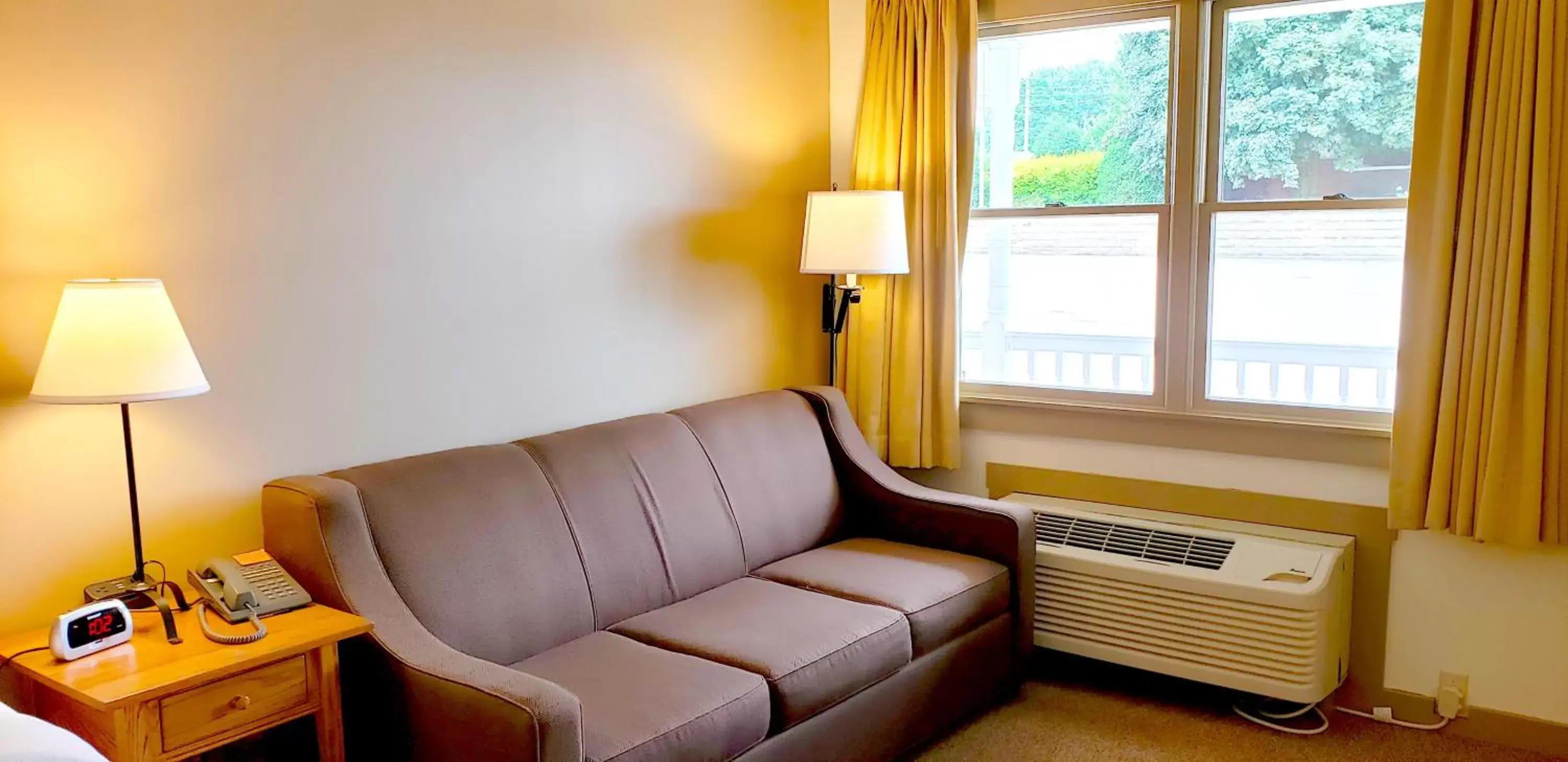 Living room, Seating Area in Berlin Heritage Inn