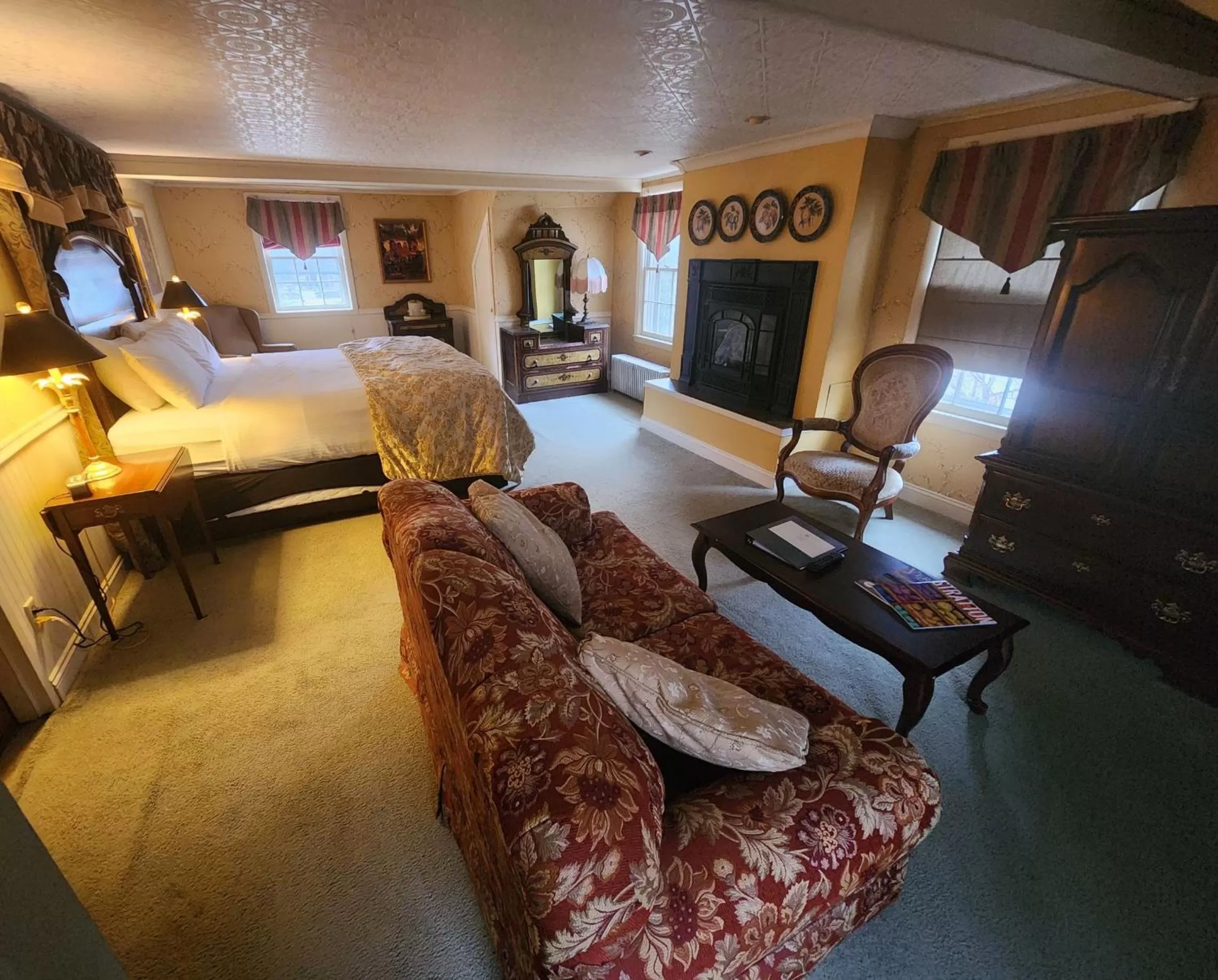 Photo of the whole room, Bed in Arlington Inn & Spa