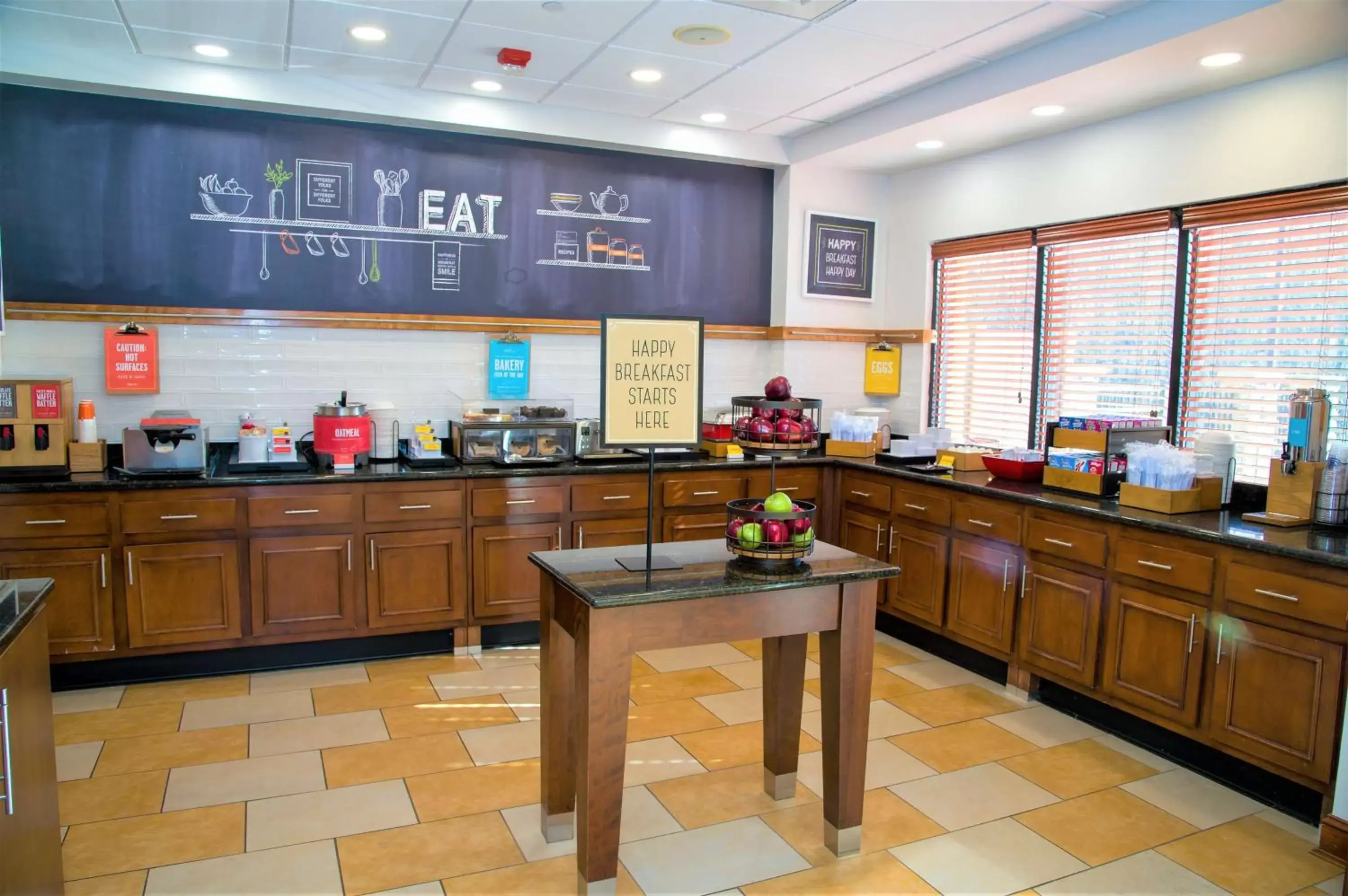 Breakfast, Restaurant/Places to Eat in Hampton Inn Lewisburg