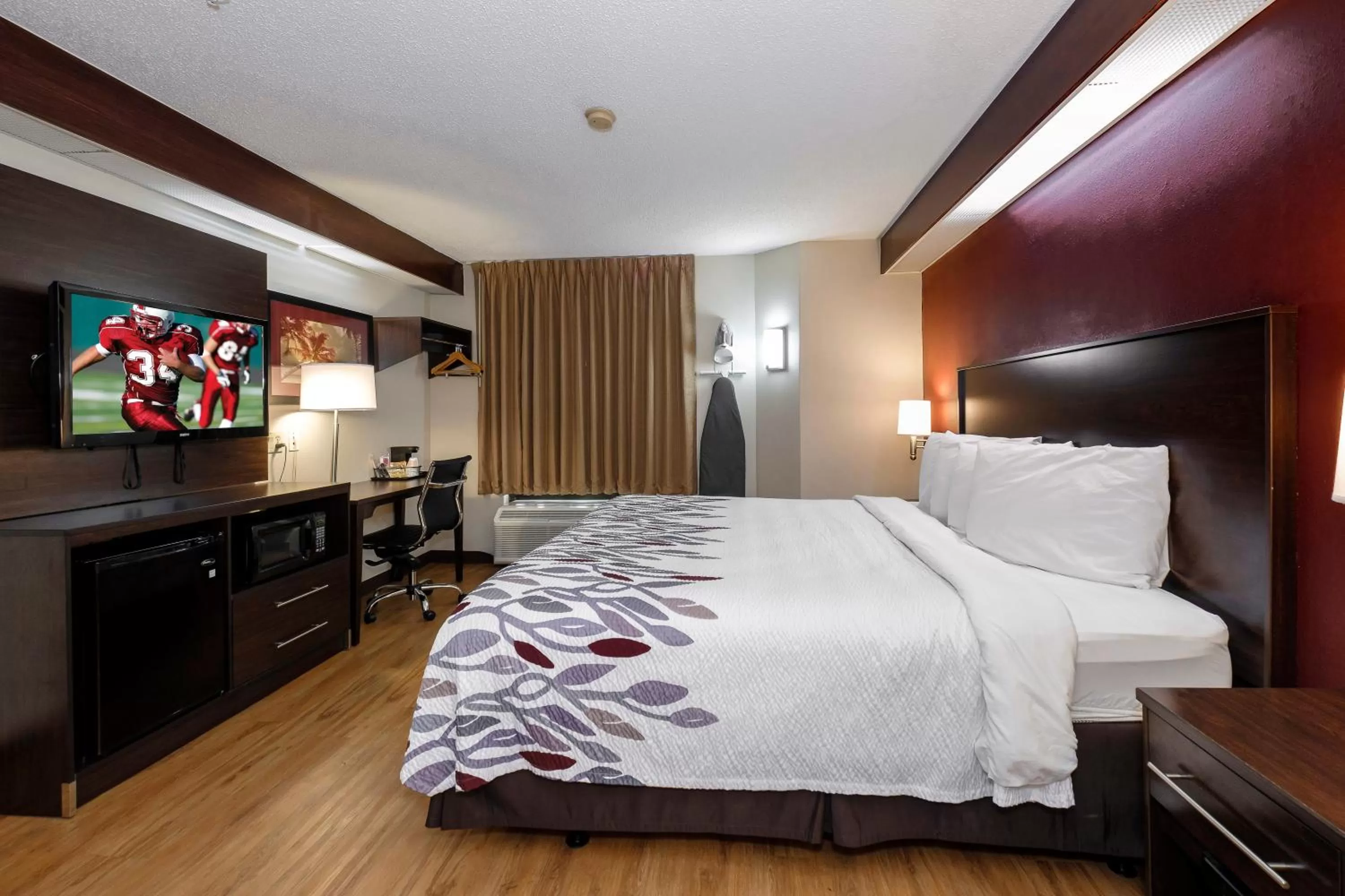 Photo of the whole room, Bed in Red Roof Inn Pensacola Fairgrounds