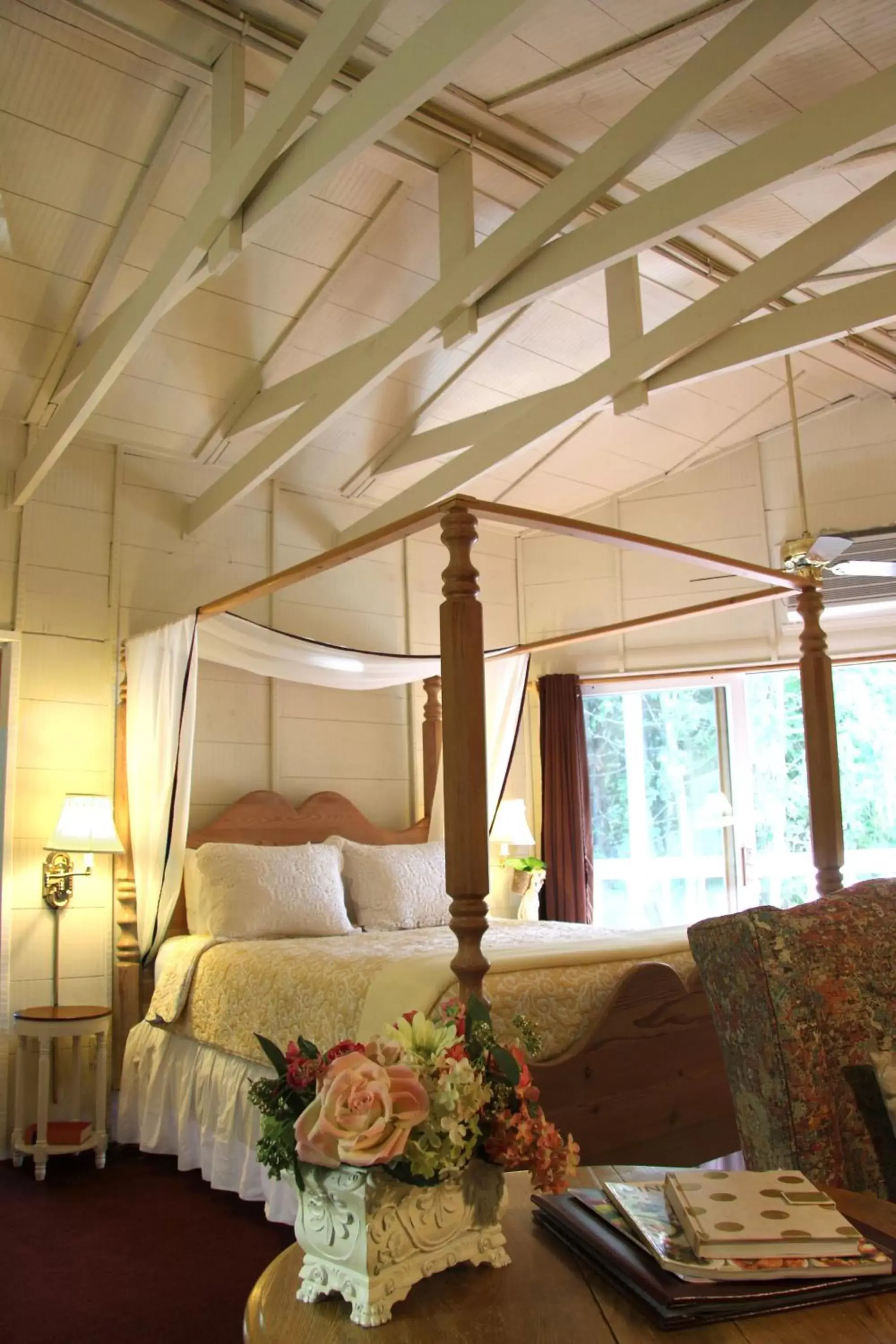 Bed in Eagle Harbor Inn