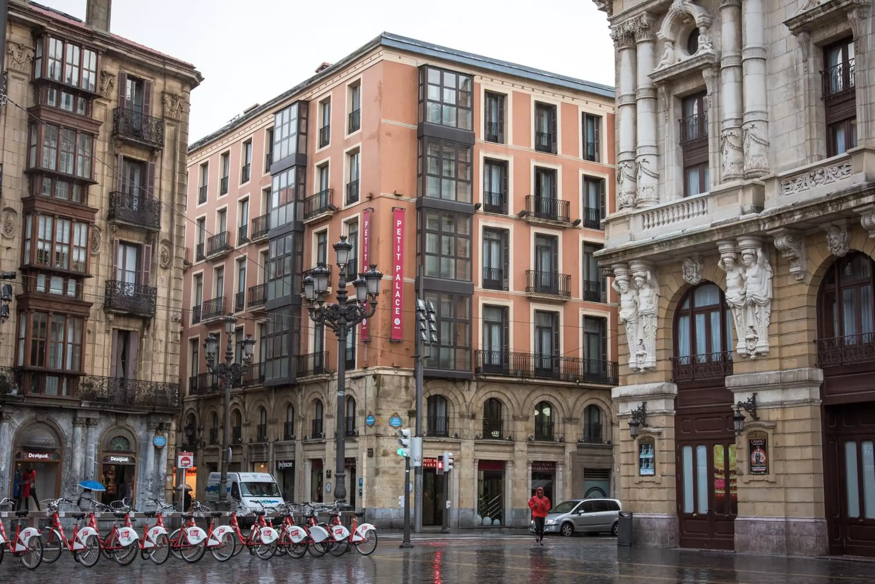 Property building, Neighborhood in Petit Palace Arana Bilbao
