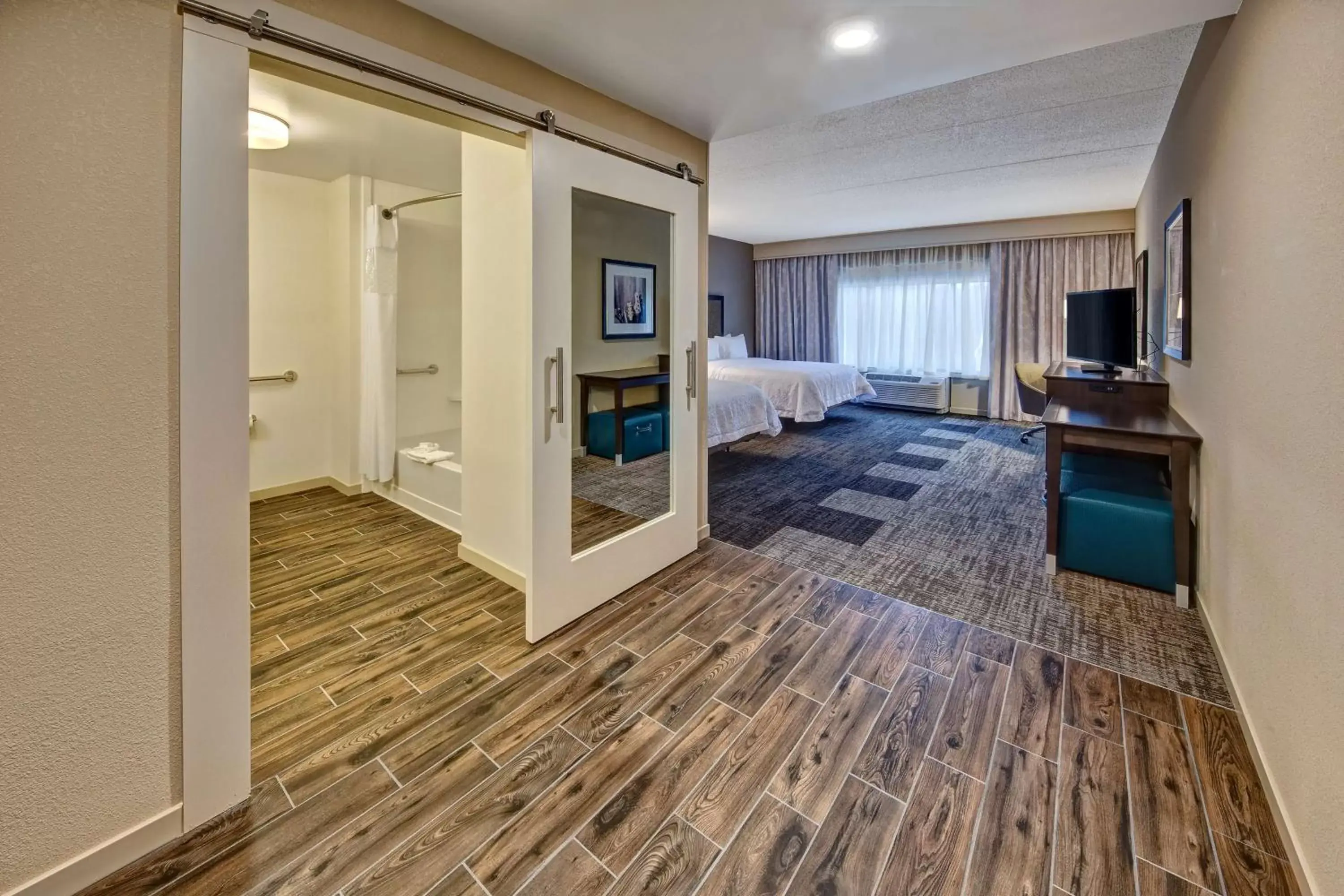 Bed in Hampton Inn & Suites By Hilton Nashville Hendersonville Tn