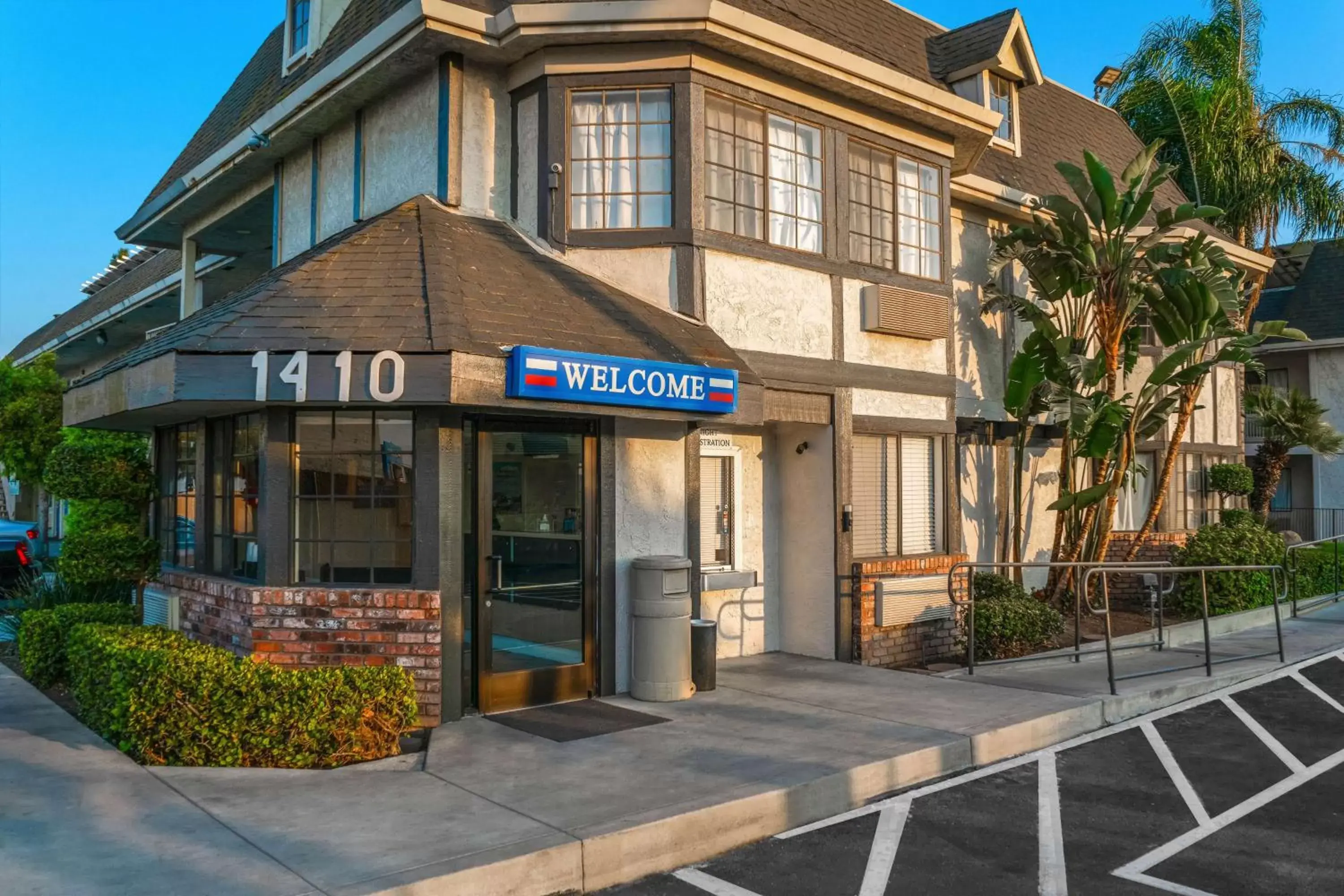 Property Building in Motel 6-Merced, CA - North