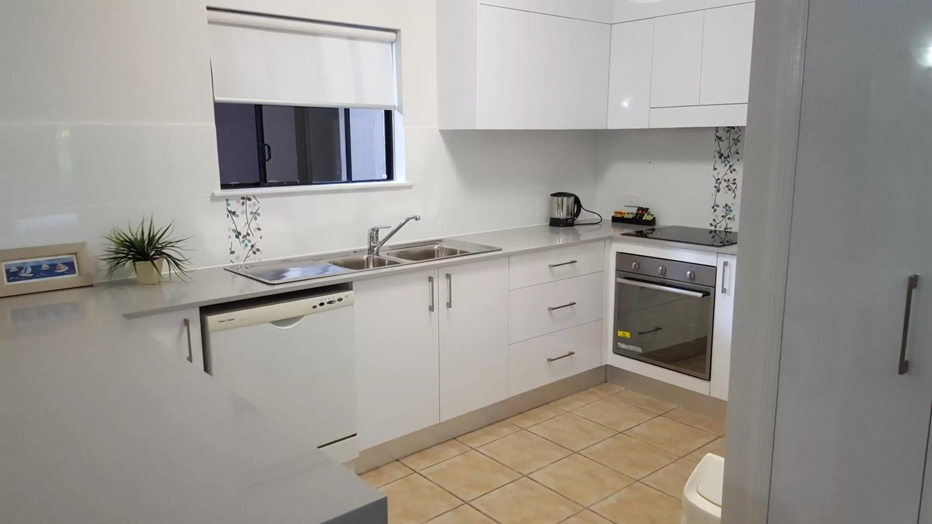 dishwasher, Kitchen/Kitchenette in Nautilus Holiday Apartments