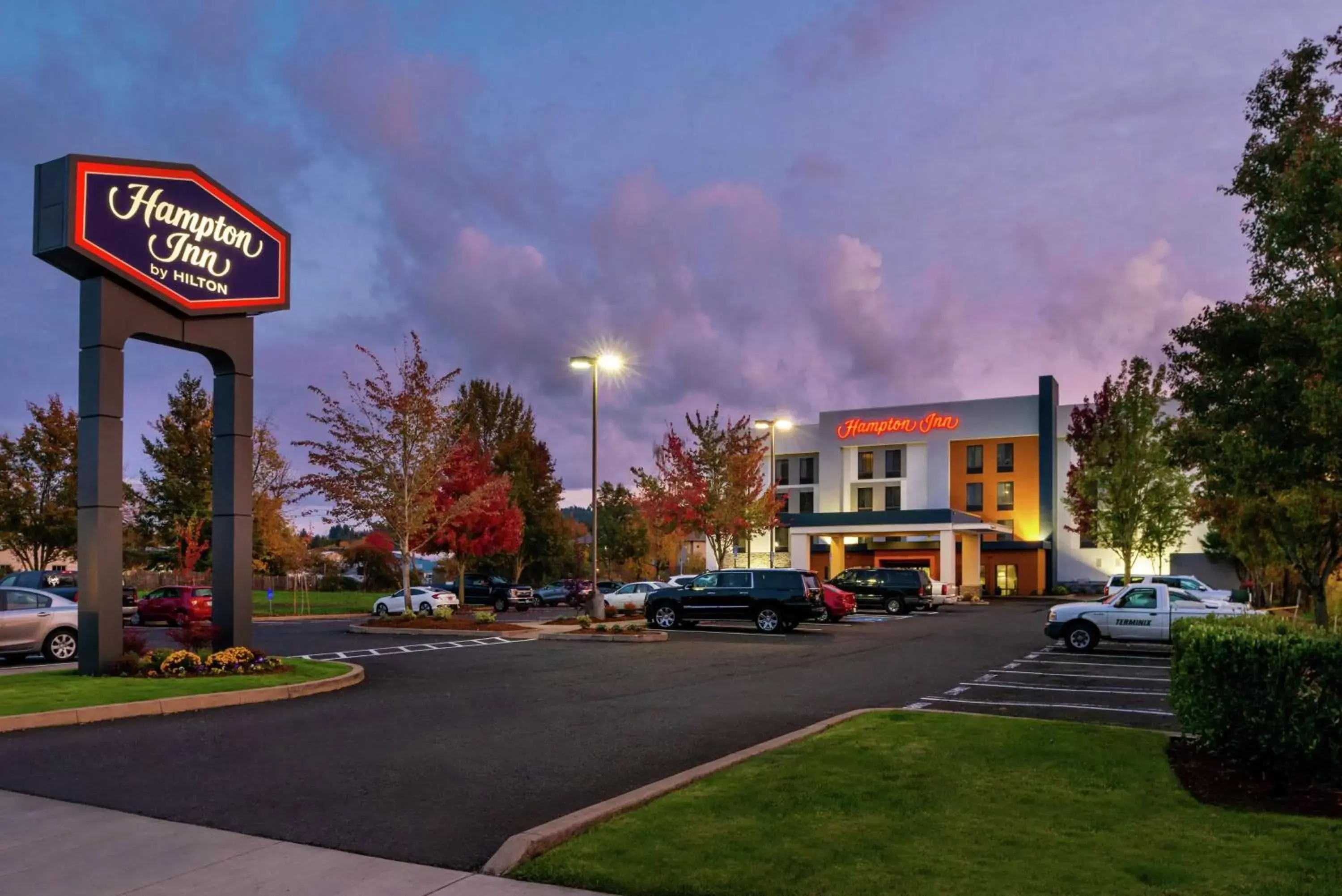 Property Building in Hampton Inn Eugene