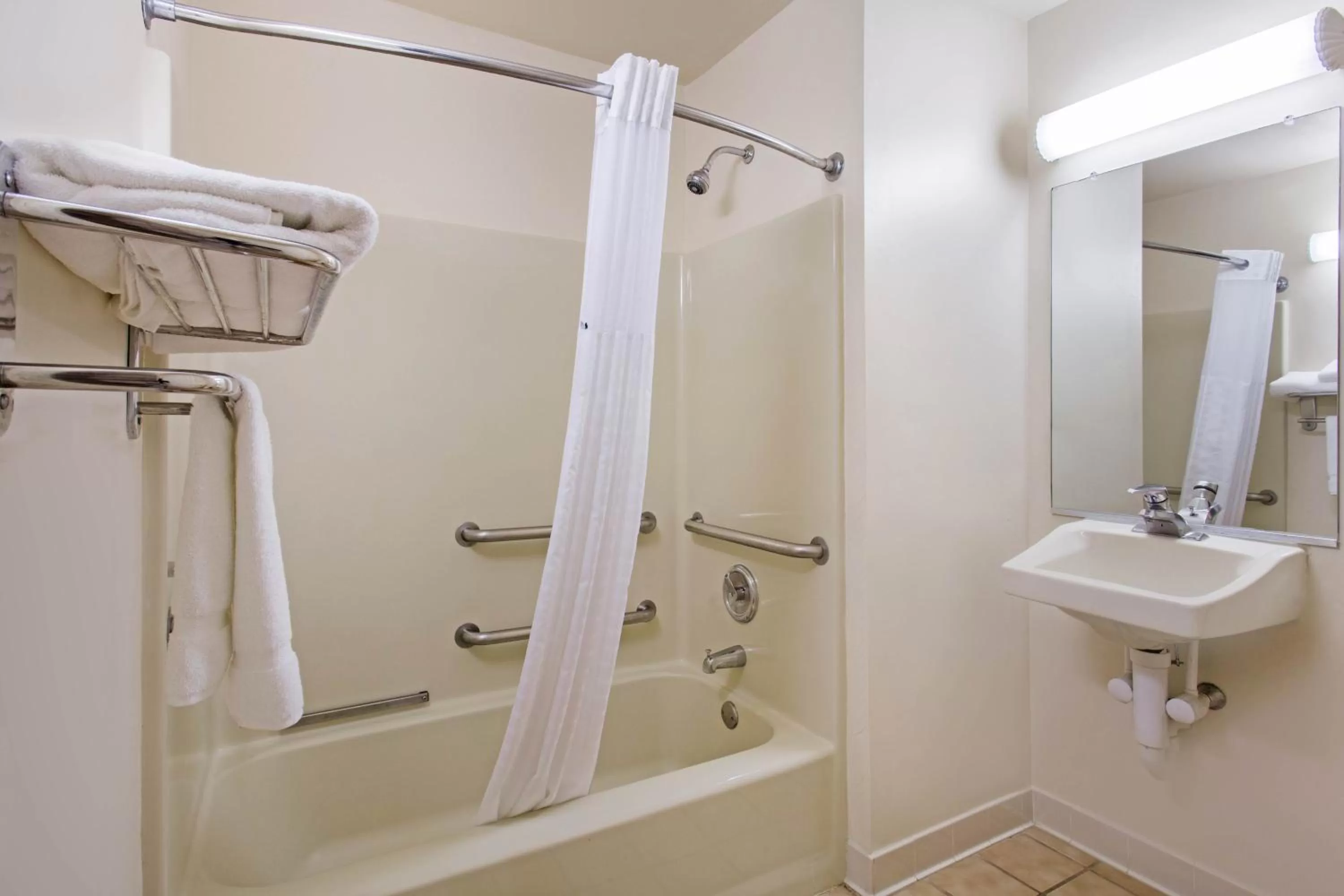 Bathroom in Hawthorn Suites by Wyndham Allentown-Fogelsville