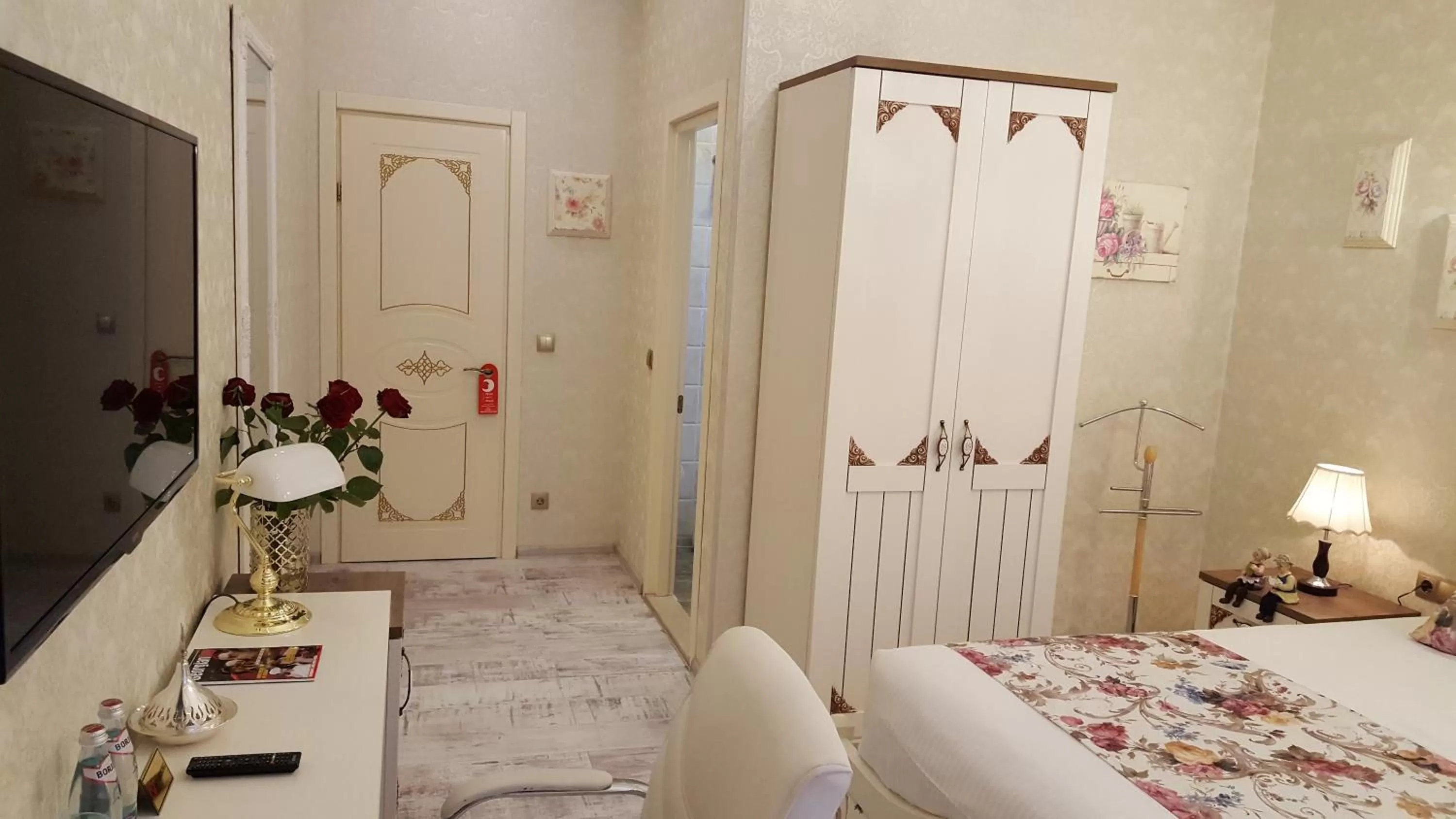 Bedroom in English Home Hotel Tbilisi