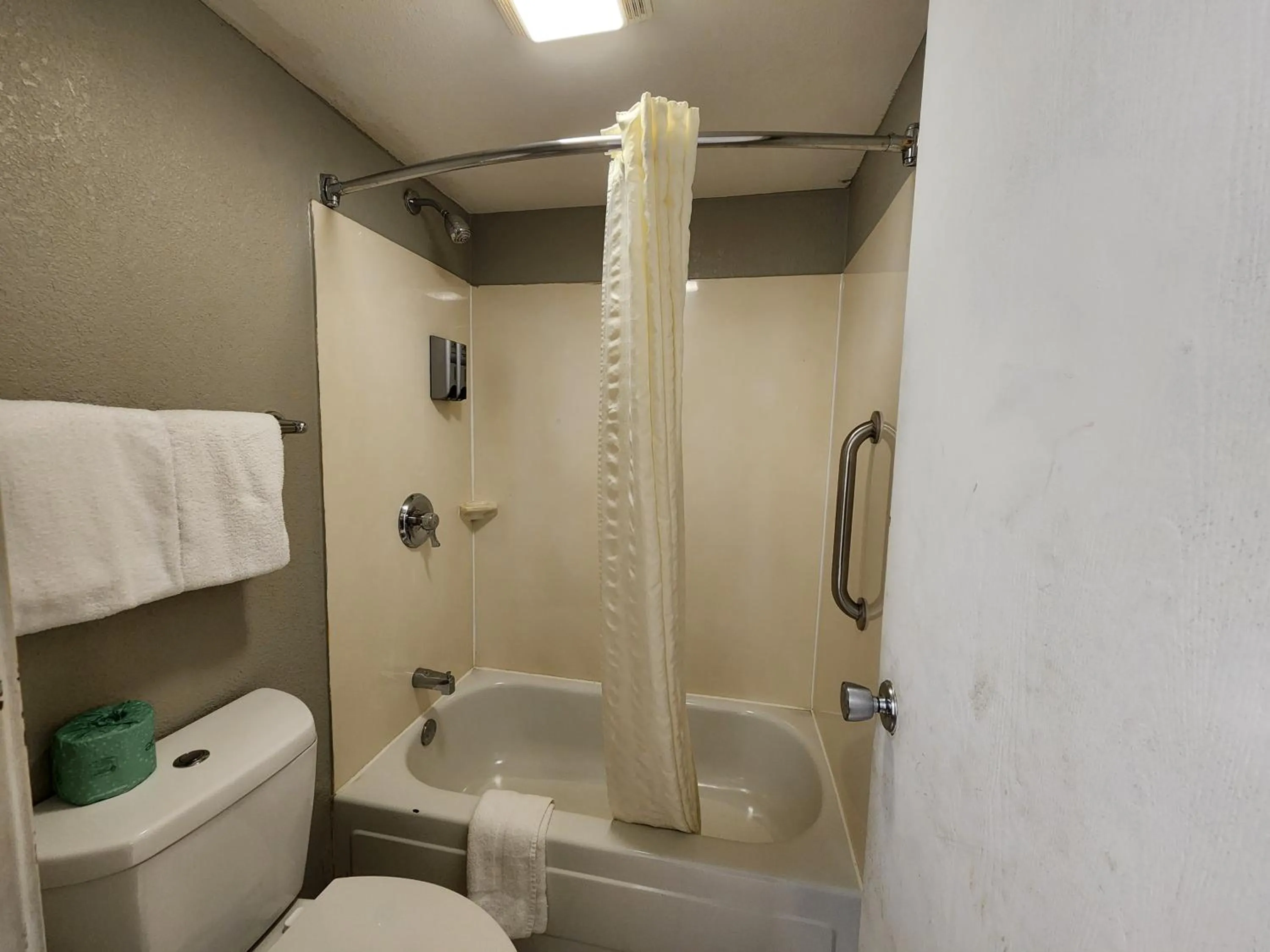 Shower in Americas Best Value Inn and Suites Little Rock