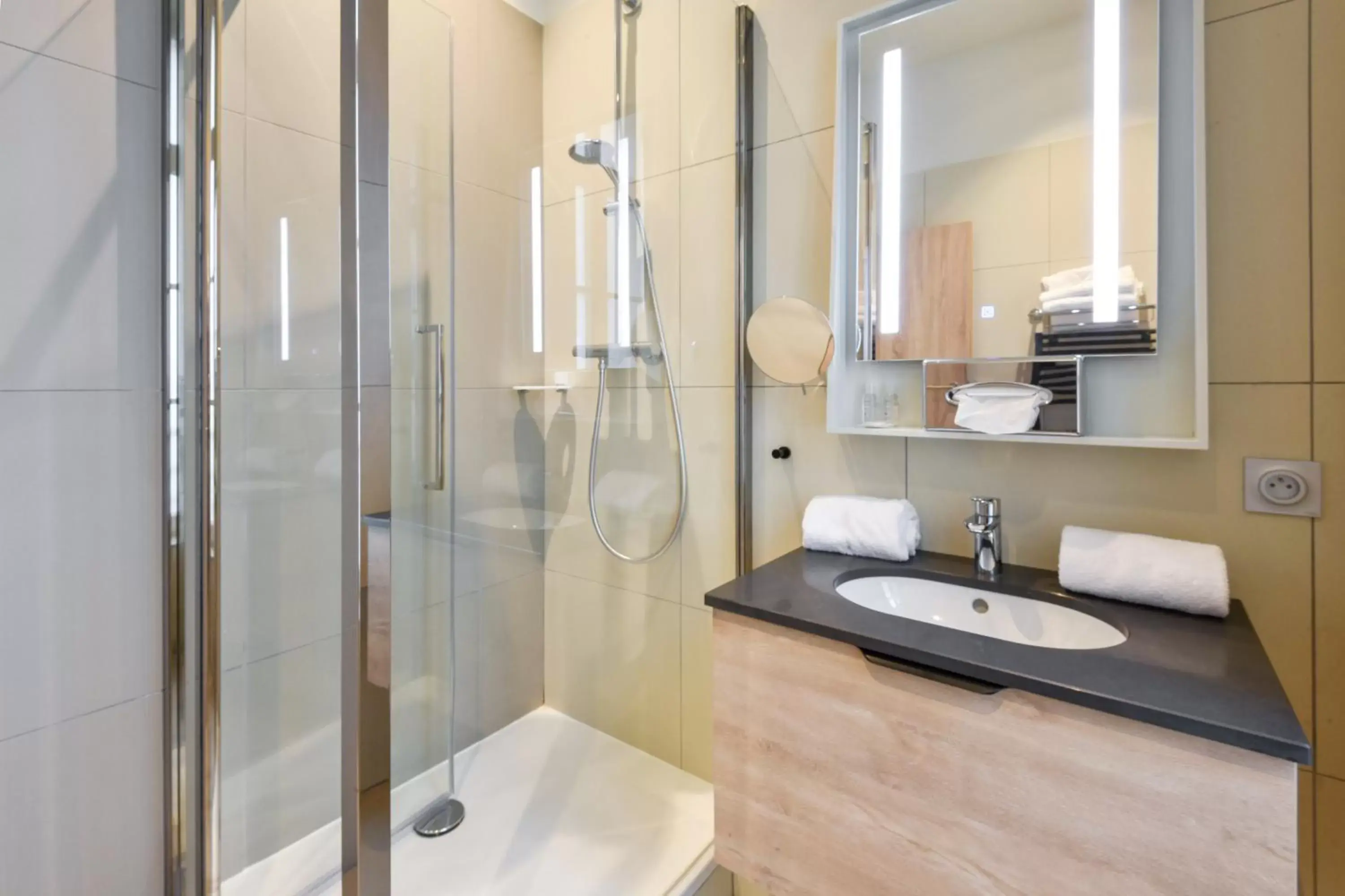 Shower, Bathroom in Résidence Pierre & Vacances Premium Presqu'Ile de la Touques