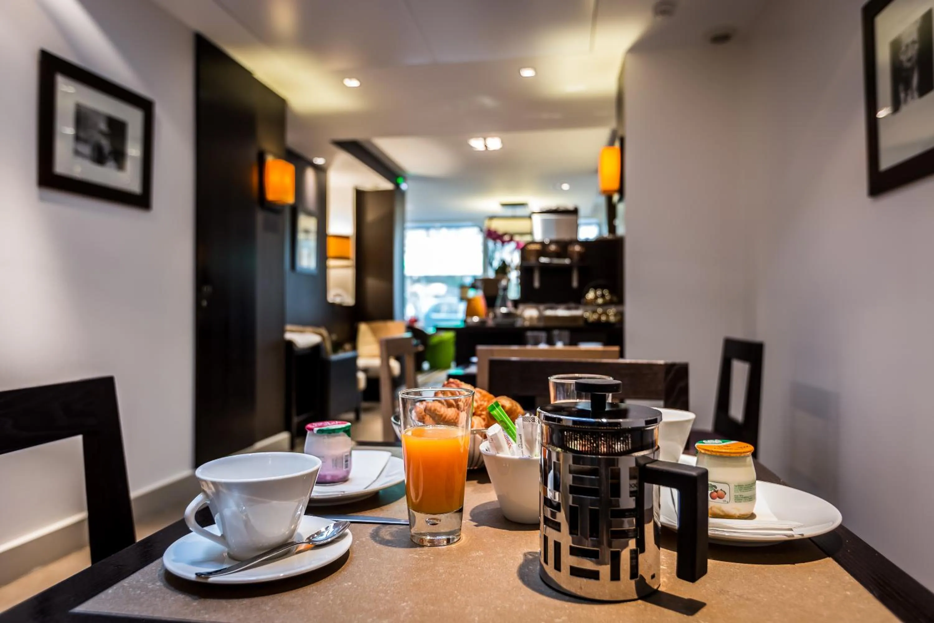 Food and drinks in Hotel Duret Paris Champs Elysées