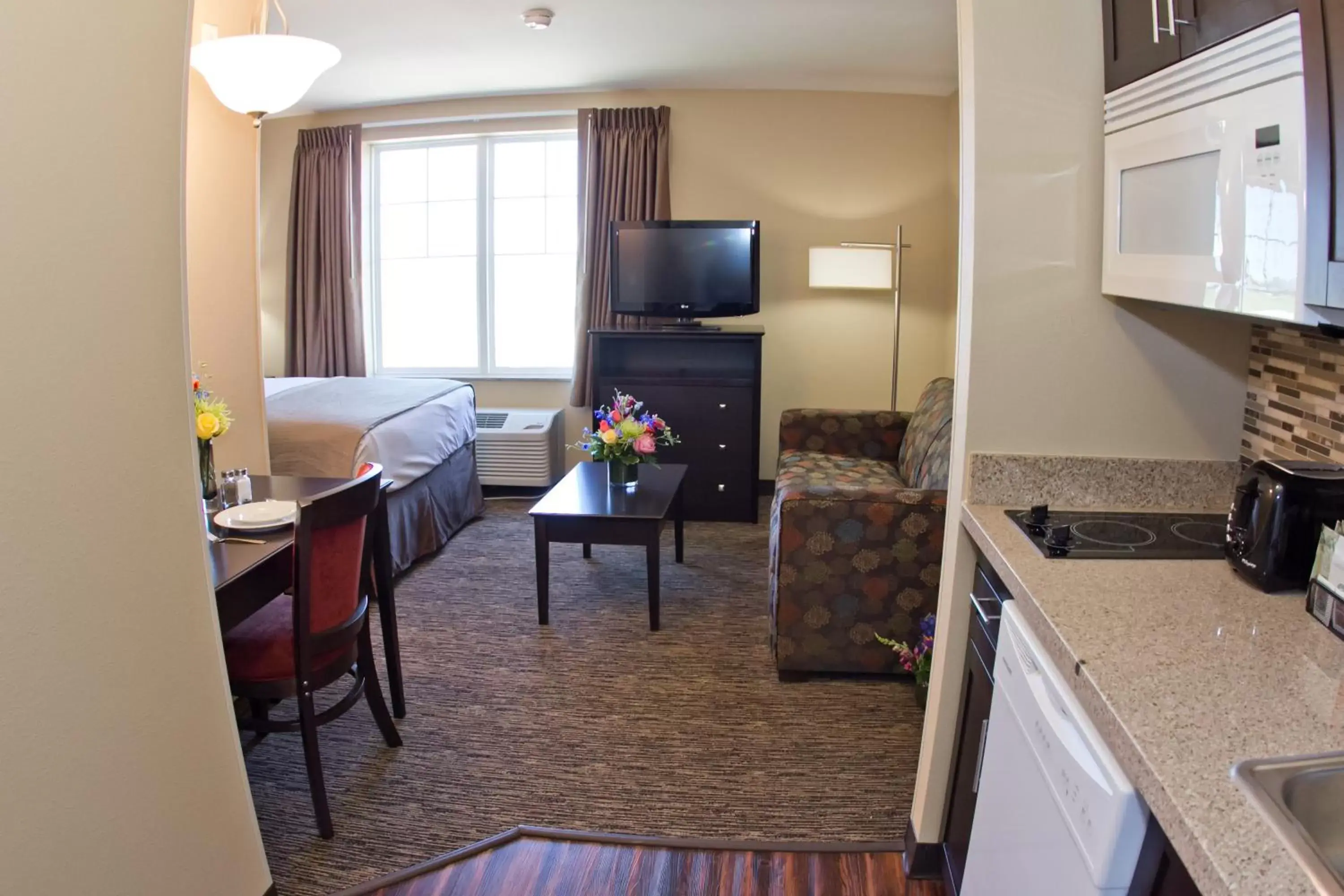 Kitchen or kitchenette, Kitchen/Kitchenette in MainStay Suites Rapid City