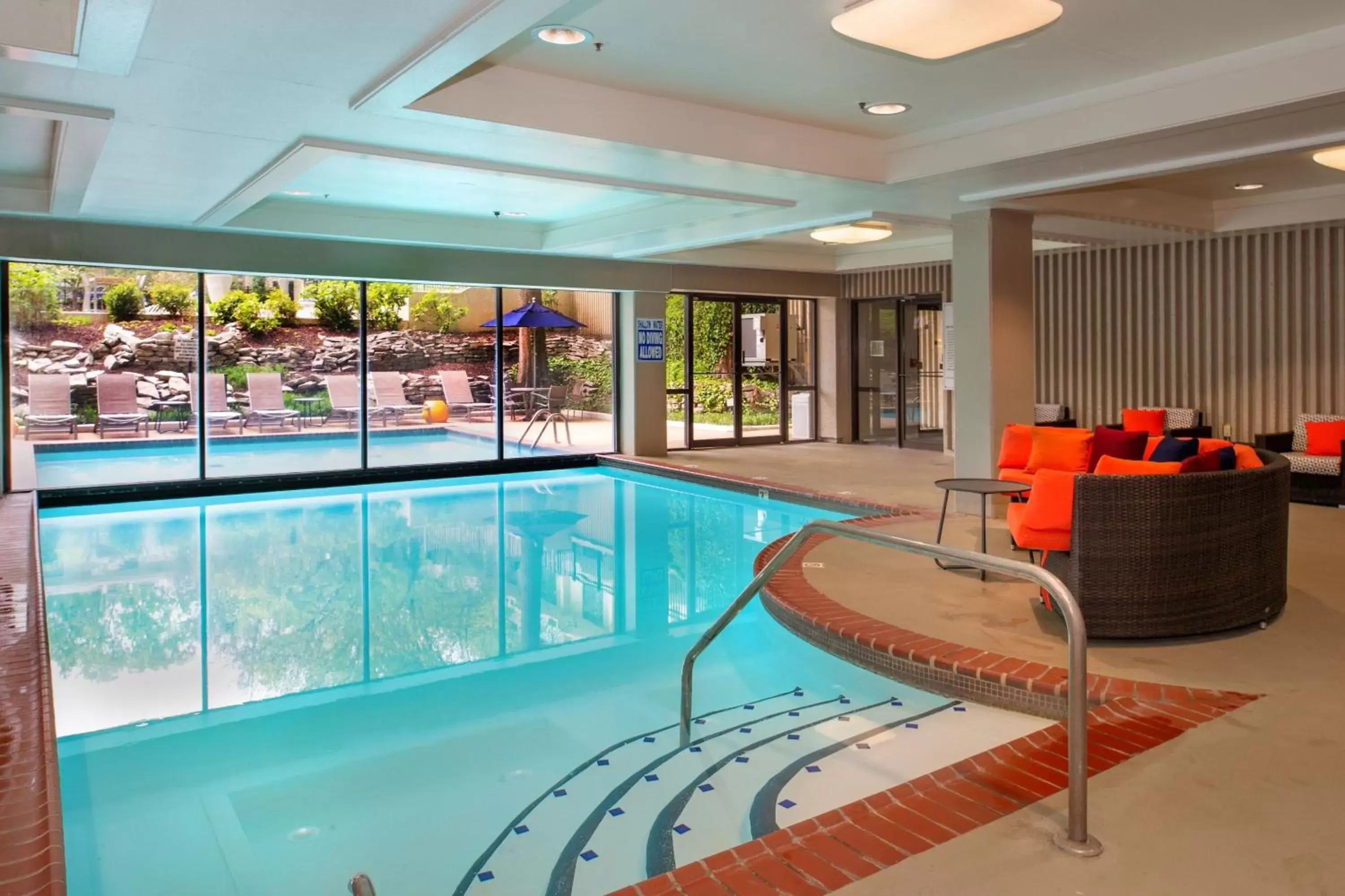 Swimming Pool in Marriott St. Louis Airport