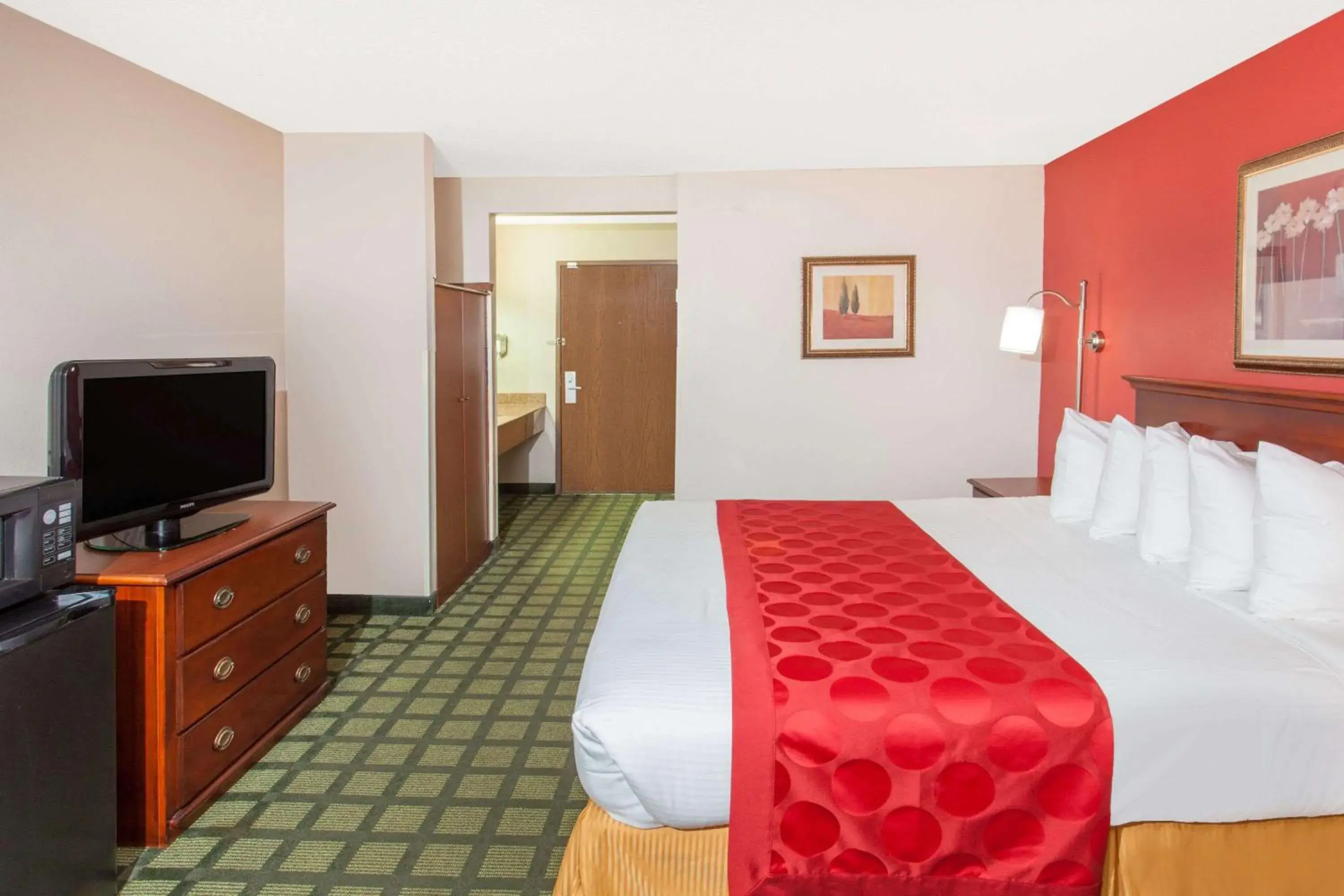 Photo of the whole room, Bed in Ramada Limited Decatur