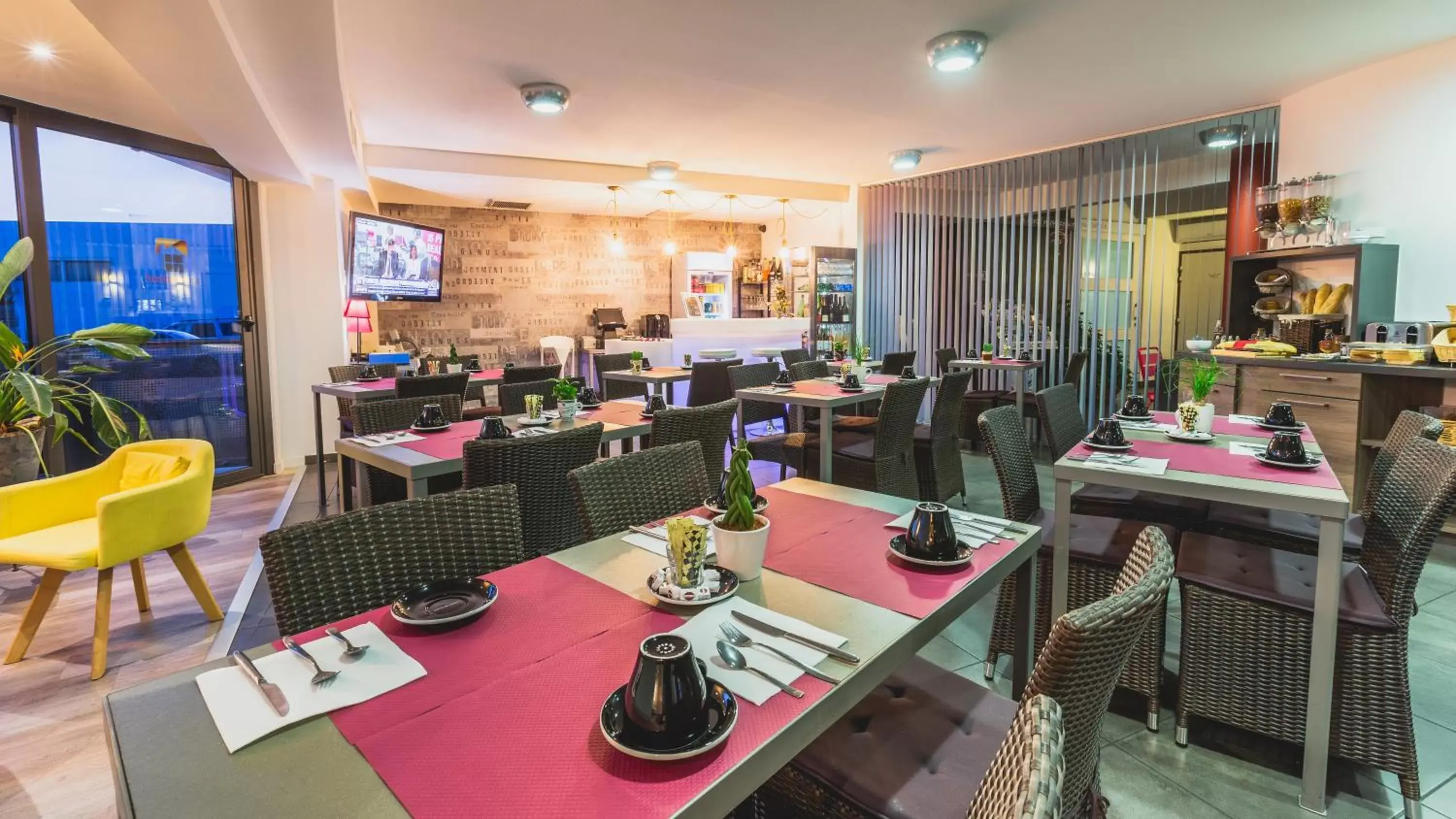 Restaurant/Places to Eat in The Originals City, Hôtel Les Dômes, Perpignan Sud Saleilles