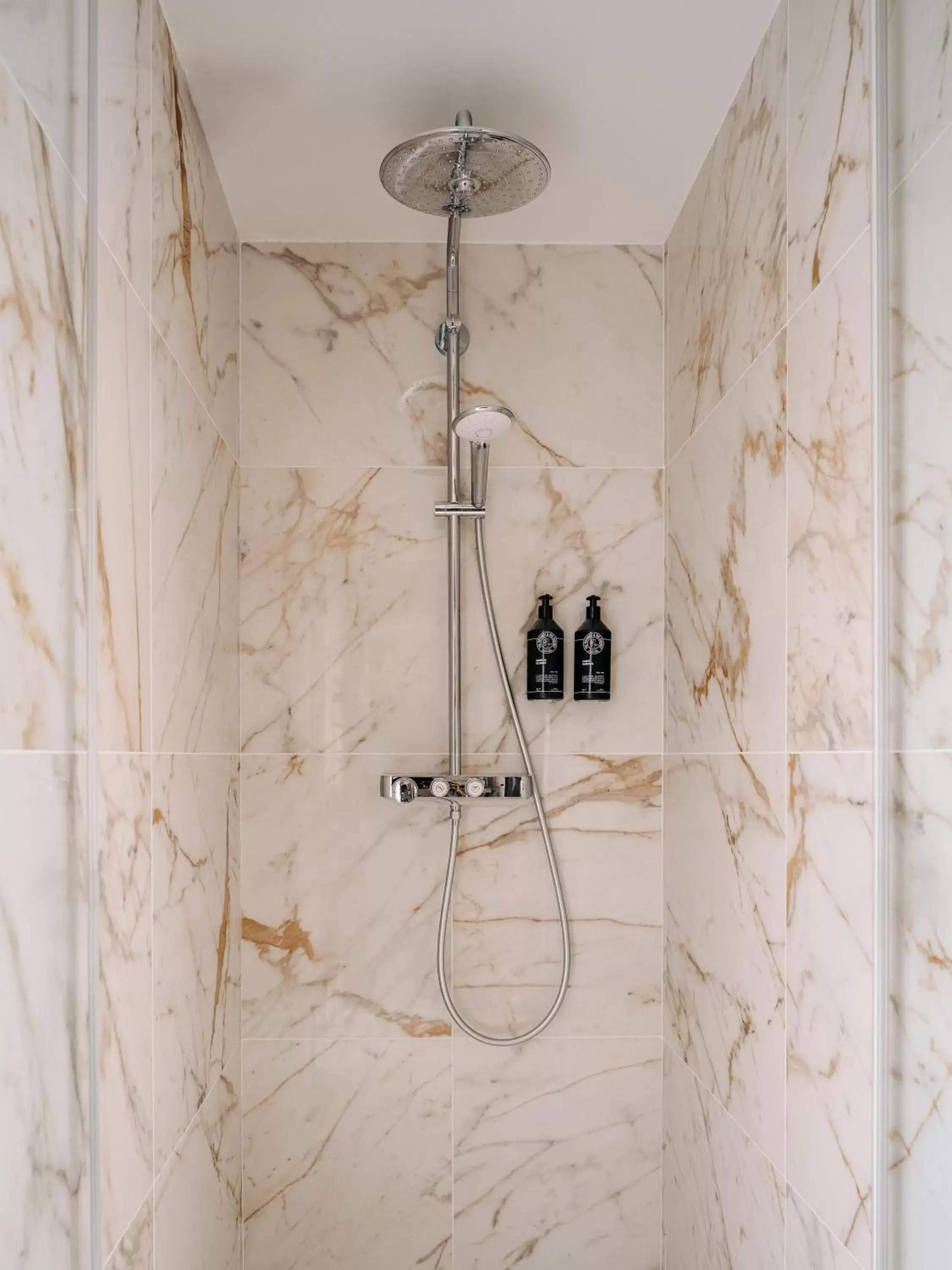 Shower, Bathroom in Solly Hôtel Paris