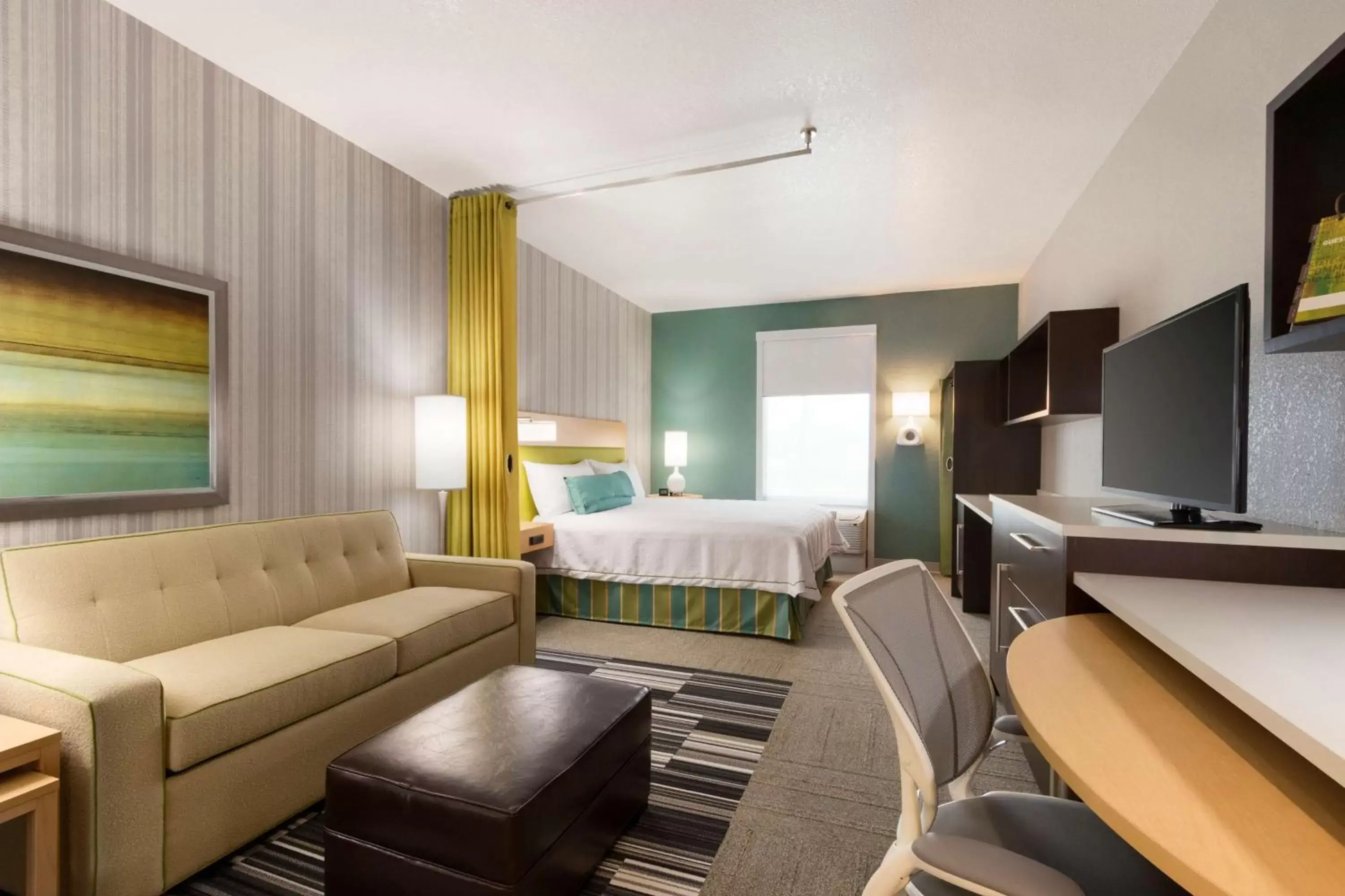 Bed, Seating Area in Home2 Suites by Hilton Houston Stafford - Sugar Land